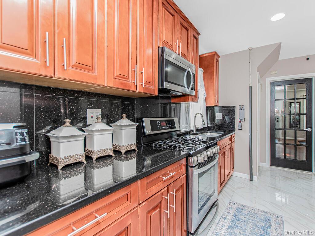 #10 photo, 3992 Rombouts Avenue, Bronx , NY 10466