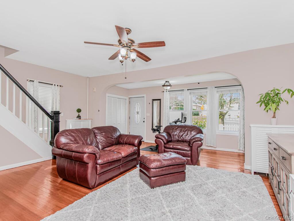 #4 photo, 3992 Rombouts Avenue, Bronx , NY 10466