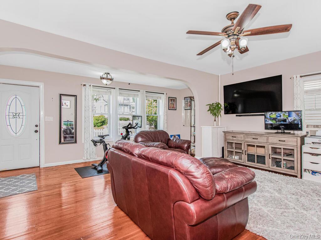 #5 photo, 3992 Rombouts Avenue, Bronx , NY 10466