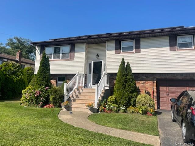 #1 photo, 291 N 6th Street, सफ़ोक काउंटी Lindenhurst , NY 11757