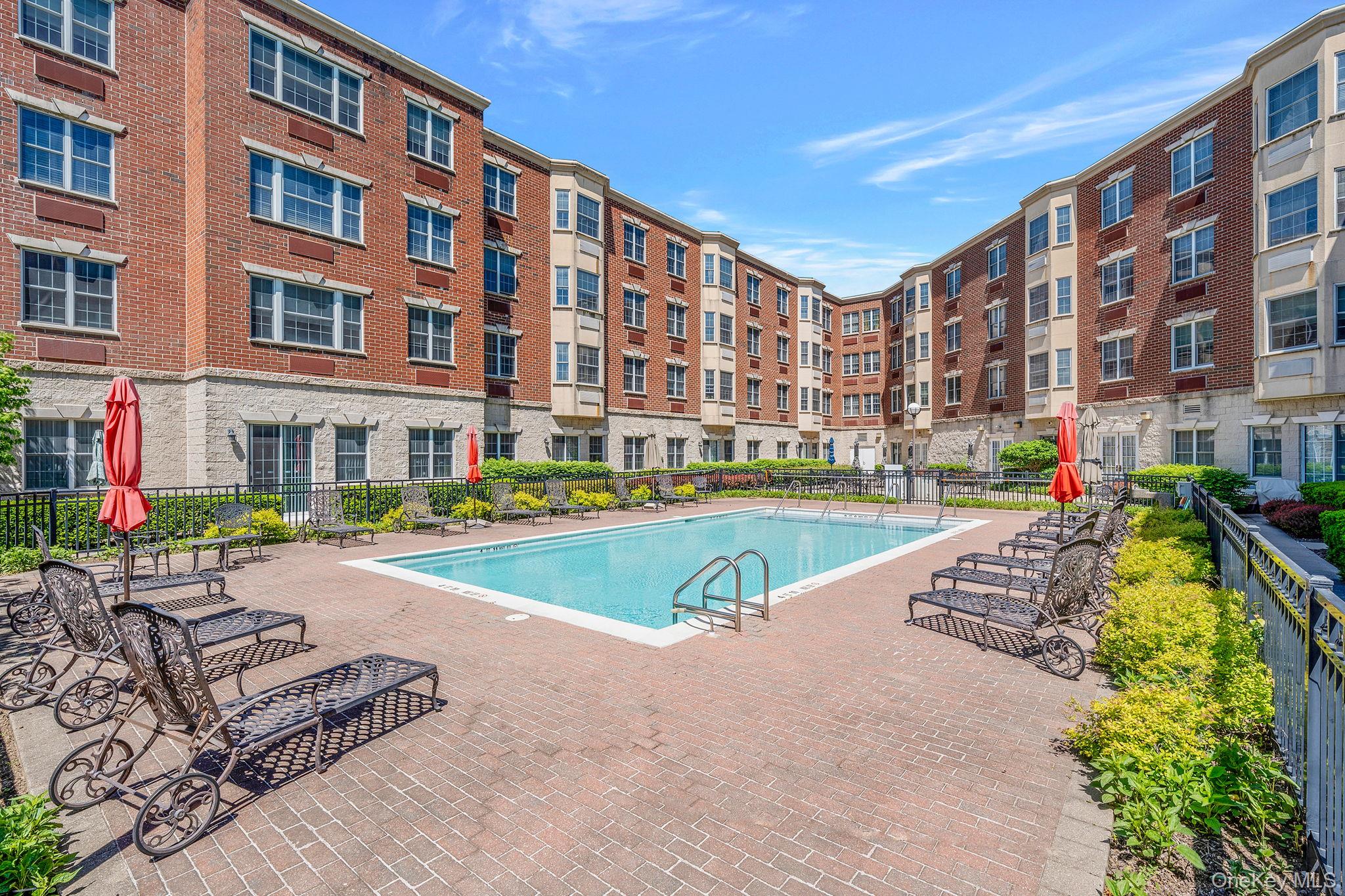 #1 photo, 50 Merrick Avenue, नासाउ काउंटी East Meadow , NY 11554