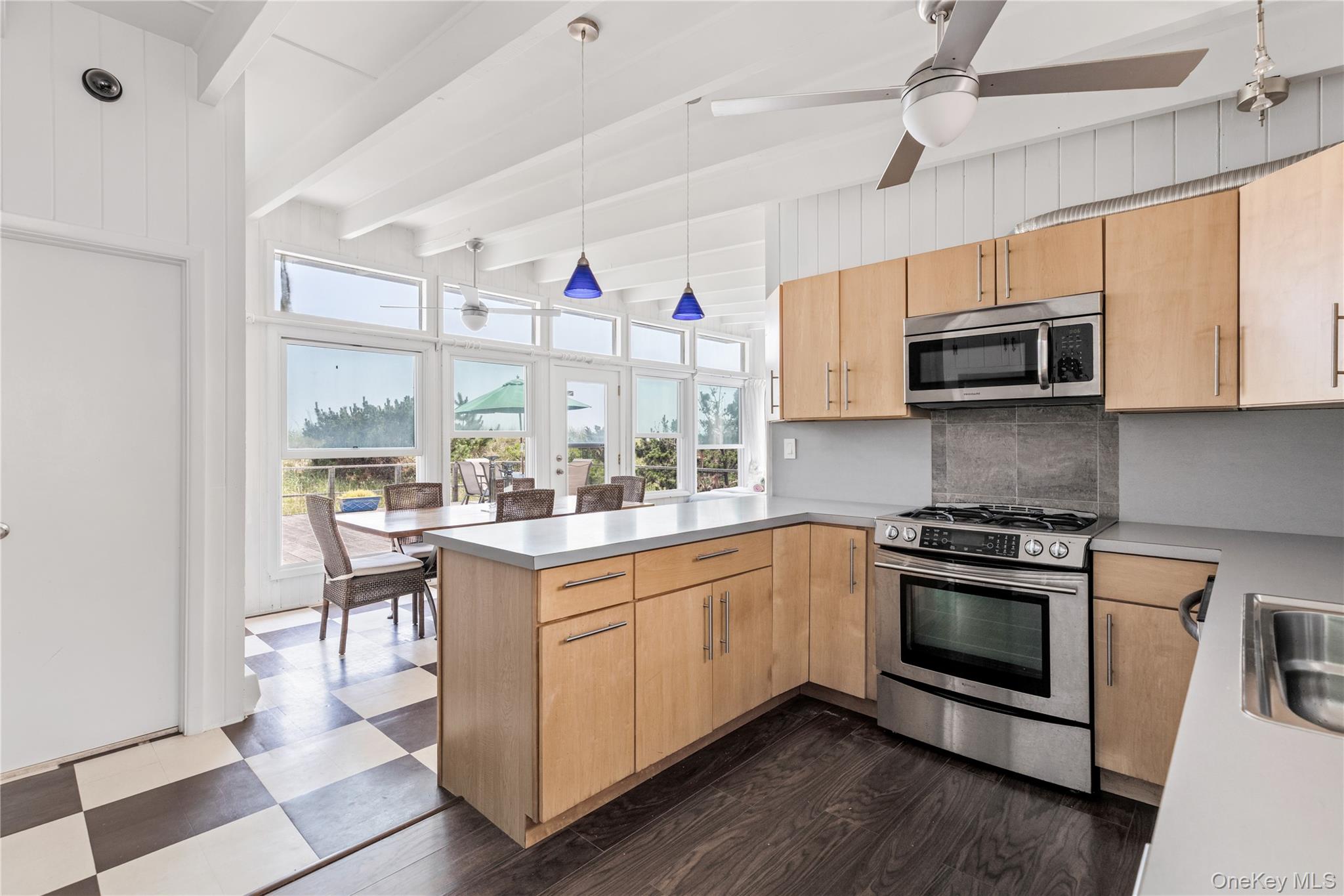 #9 photo, 59 Laurel Avenue, サフォーク郡 Seaview , NY 11770