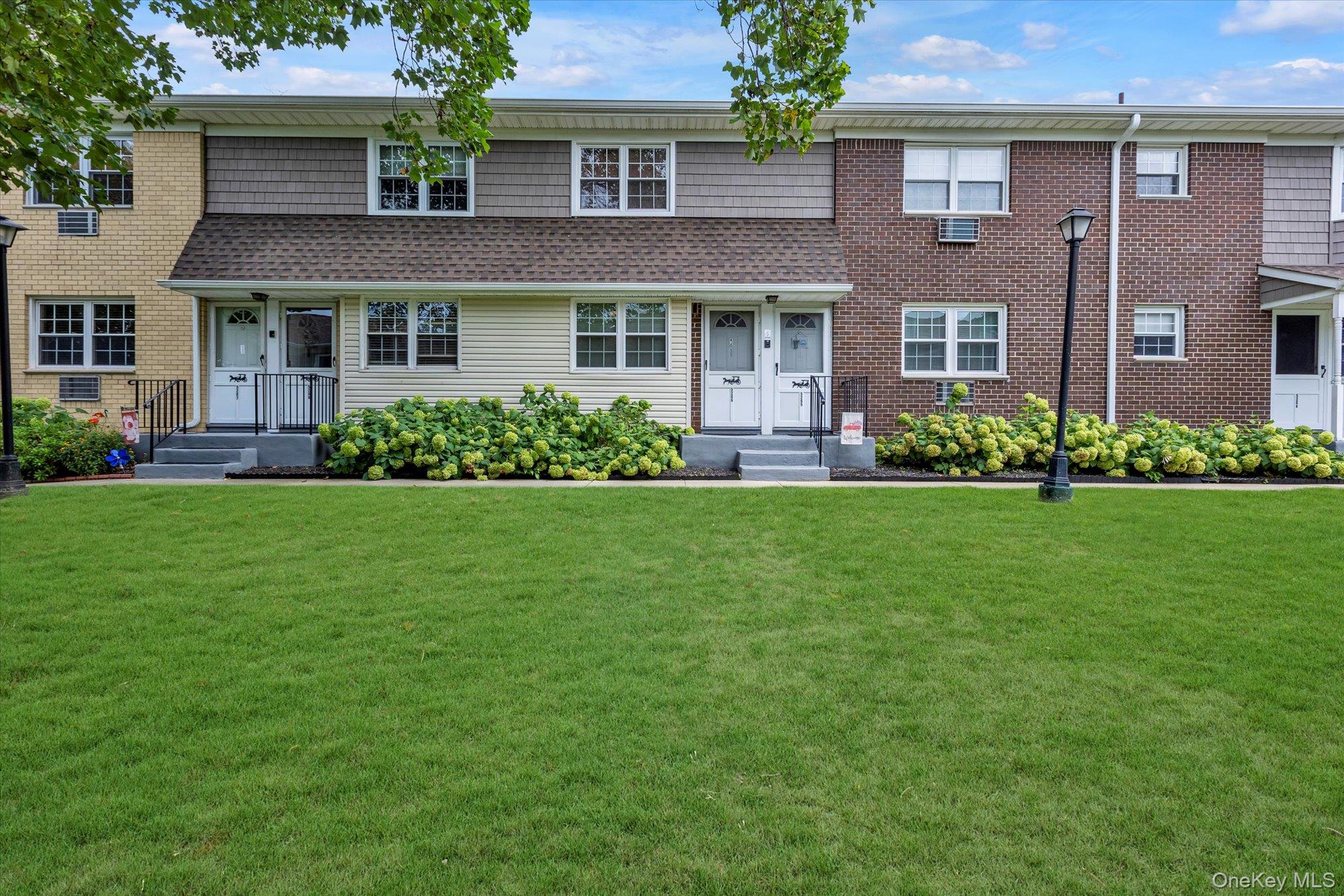 #1 photo, 5206 Wilshire Lane, सफ़ोक काउंटी Oakdale , NY 11769