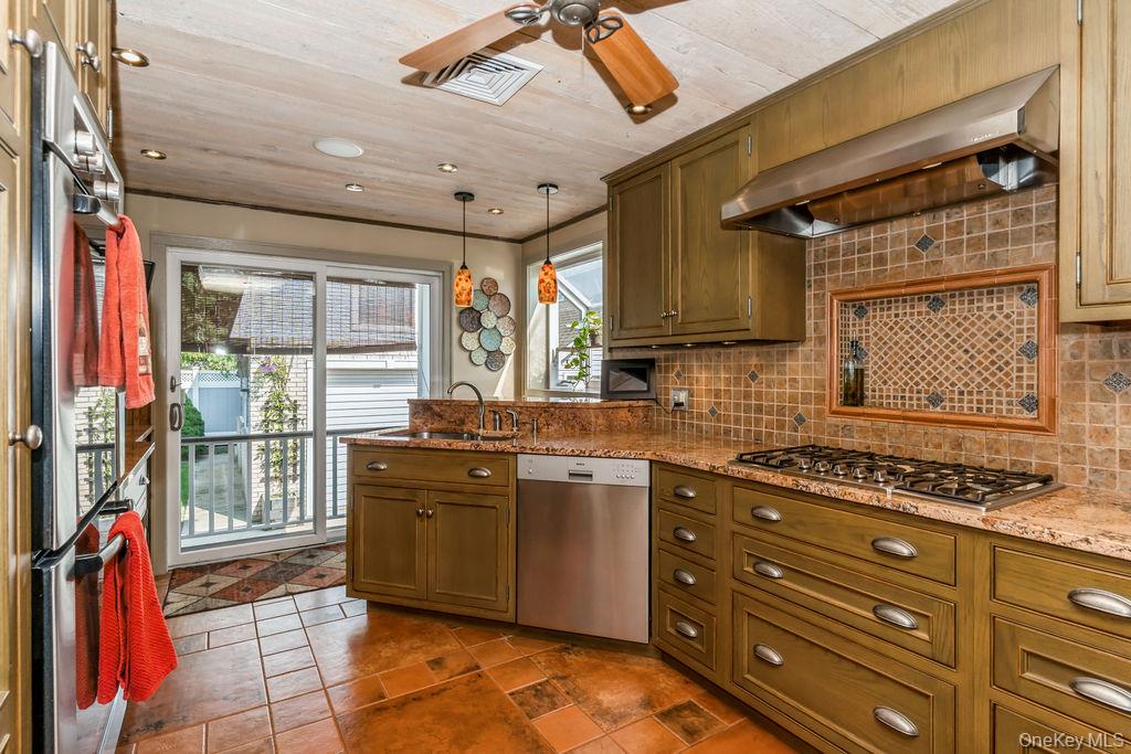 #11 photo, 105 Howell Street, ナッソー郡 Bellmore , NY 11710