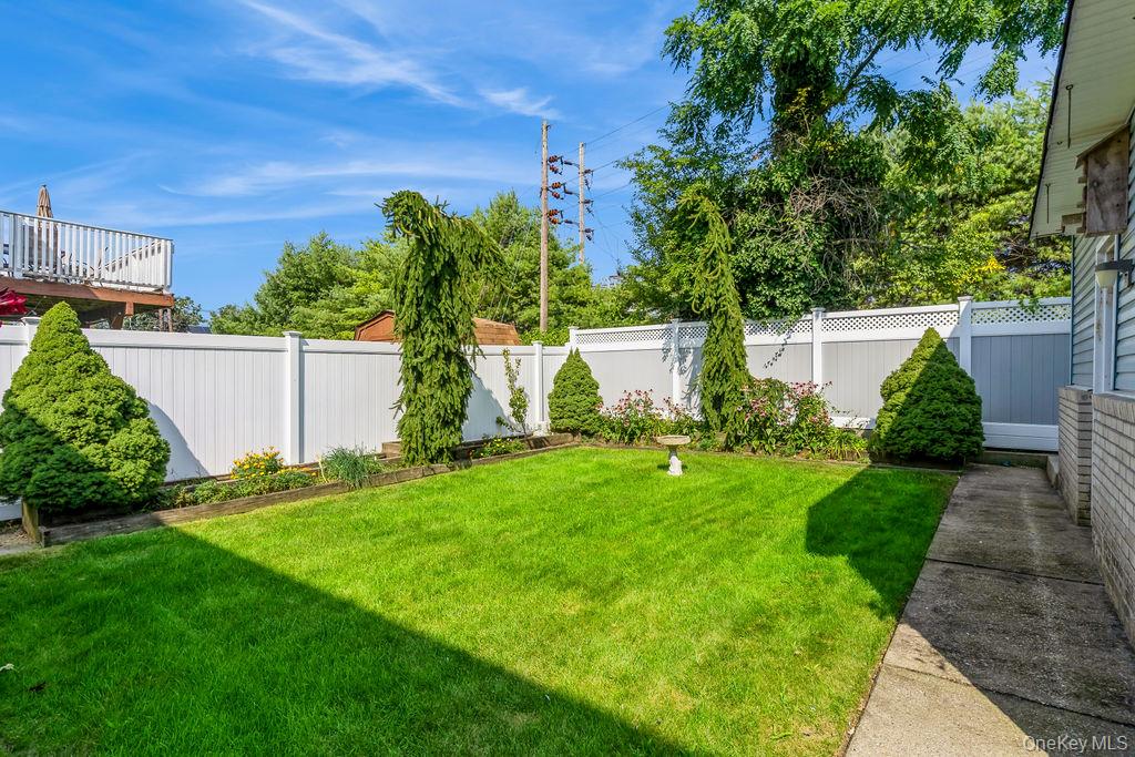 #3 photo, 105 Howell Street, ナッソー郡 Bellmore , NY 11710