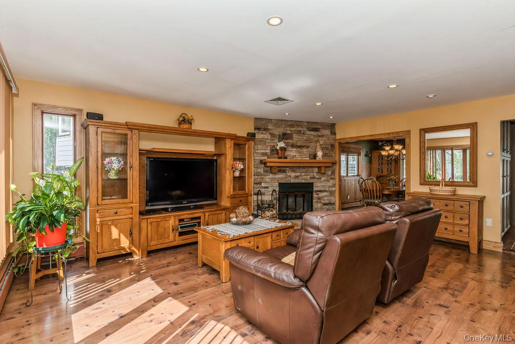 #6 photo, 105 Howell Street, ナッソー郡 Bellmore , NY 11710