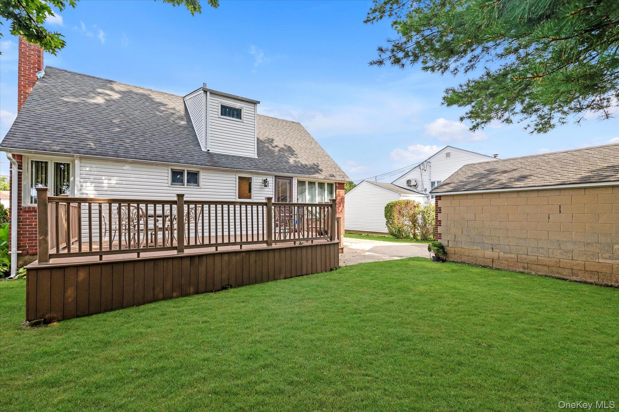 #19 photo, 1628 Oswego Street, 长岛 East Meadow , NY 11554