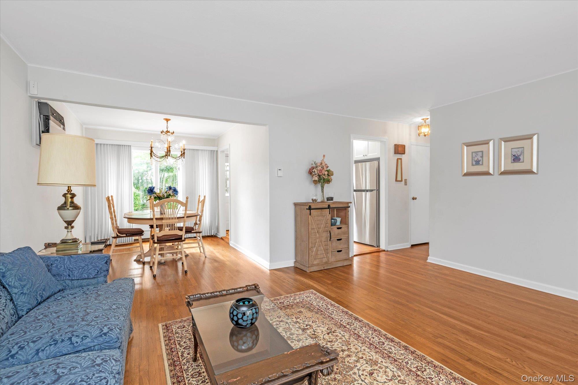 #4 photo, 1628 Oswego Street, 长岛 East Meadow , NY 11554