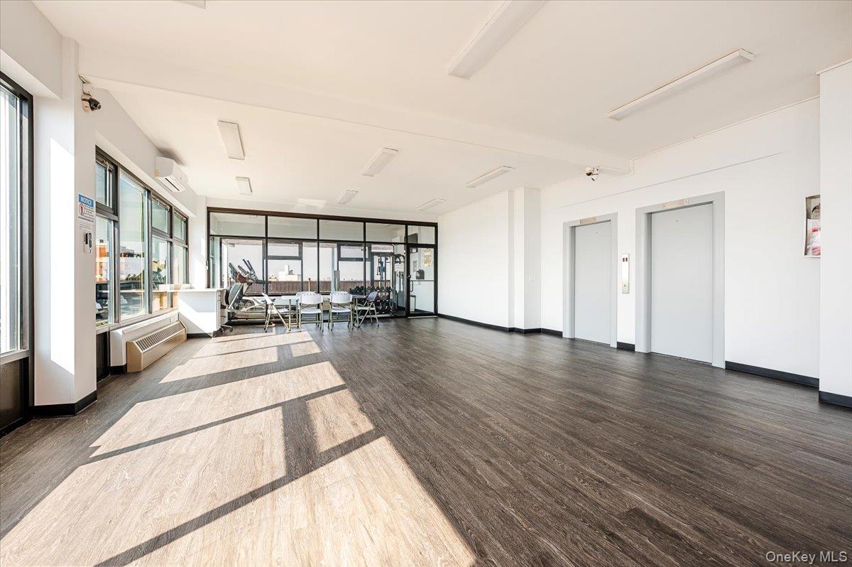 #15 photo, 1 E Broadway, ナッソー郡 Long Beach , NY 11561