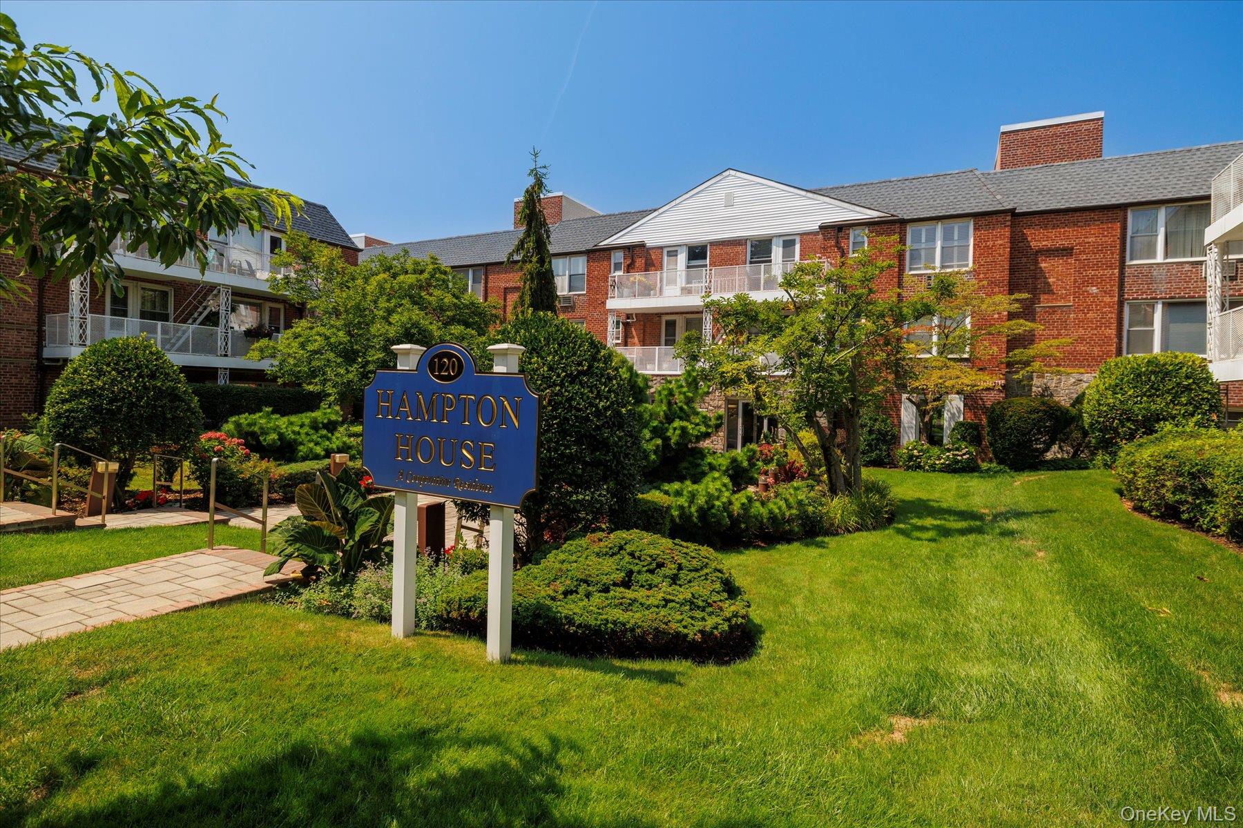 #1 photo, 120 Morris Avenue, नासाउ काउंटी Rockville Centre , NY 11570