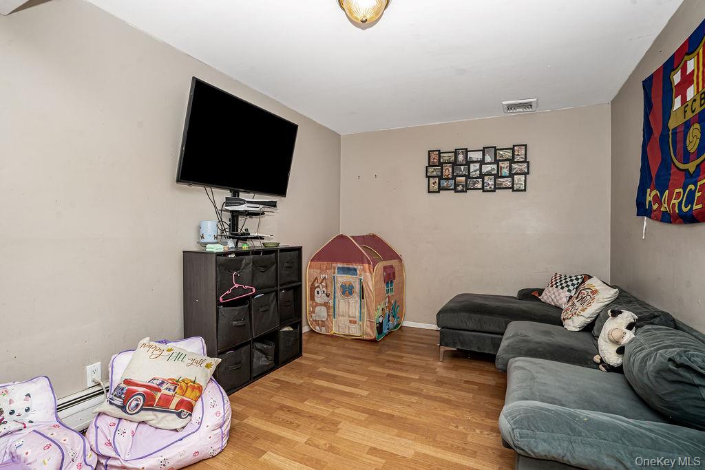 #15 photo, 42 Hendrickson Avenue, नासाउ काउंटी Lynbrook , NY 11563