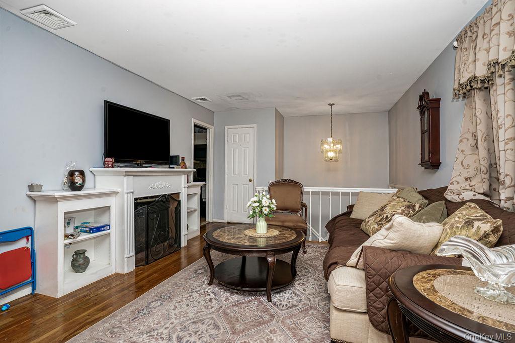 #3 photo, 42 Hendrickson Avenue, नासाउ काउंटी Lynbrook , NY 11563