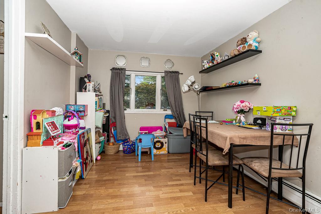 #8 photo, 42 Hendrickson Avenue, नासाउ काउंटी Lynbrook , NY 11563