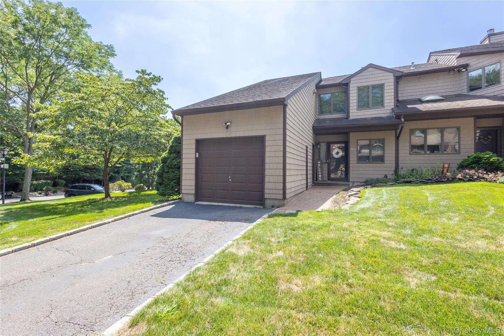 #2 photo, 64 Jeremy Circle, サフォーク郡 Nesconset , NY 11767