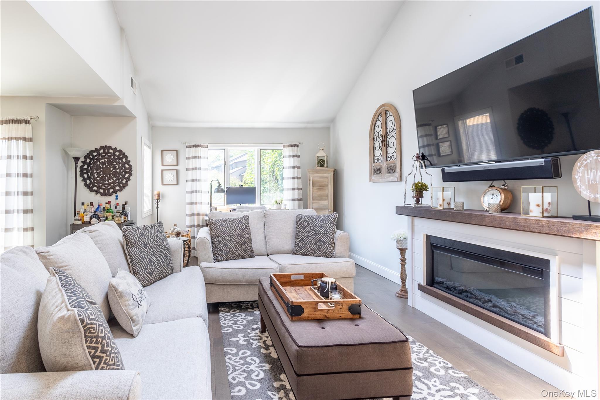 #8 photo, 64 Jeremy Circle, サフォーク郡 Nesconset , NY 11767