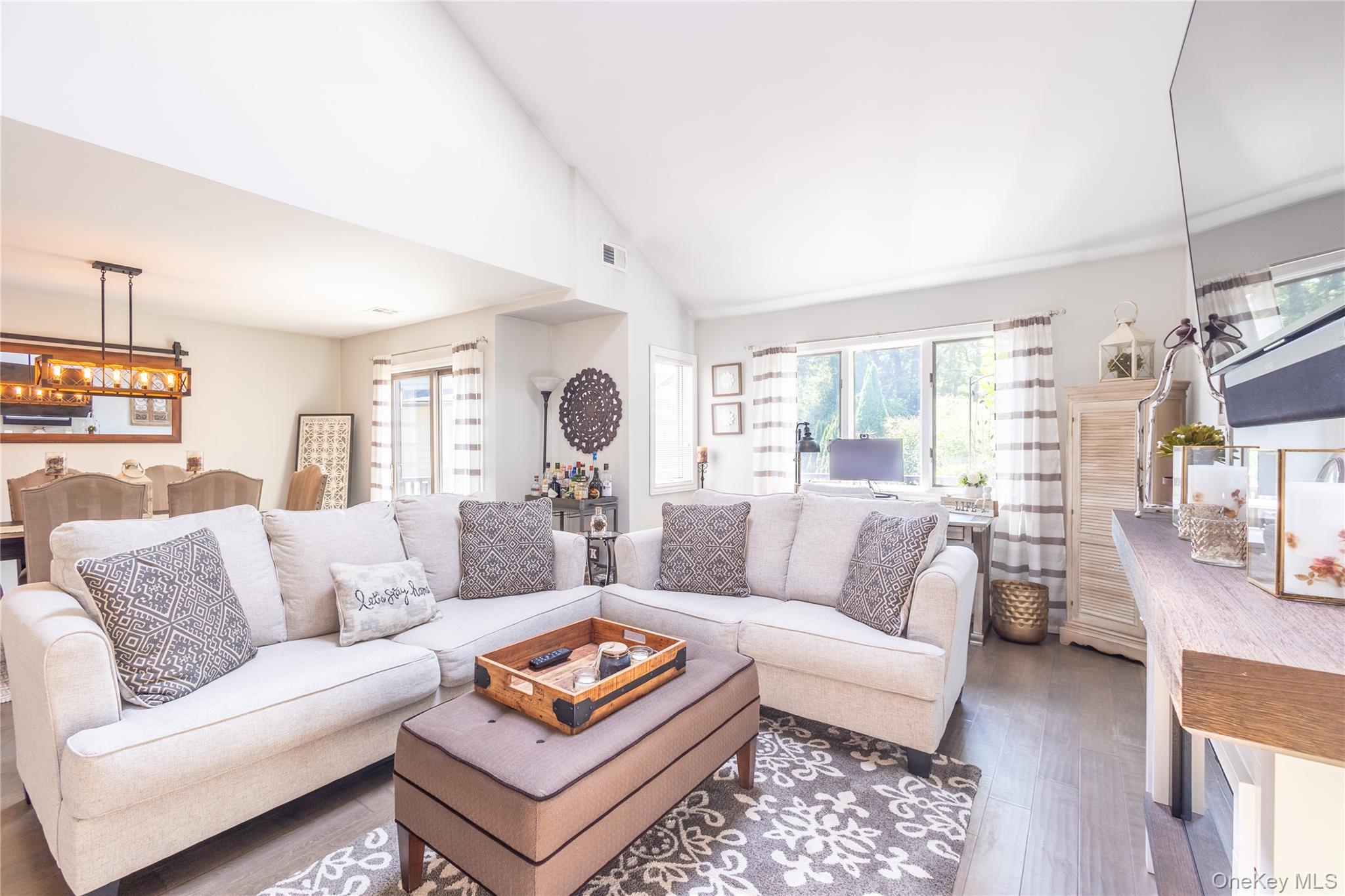 #9 photo, 64 Jeremy Circle, サフォーク郡 Nesconset , NY 11767