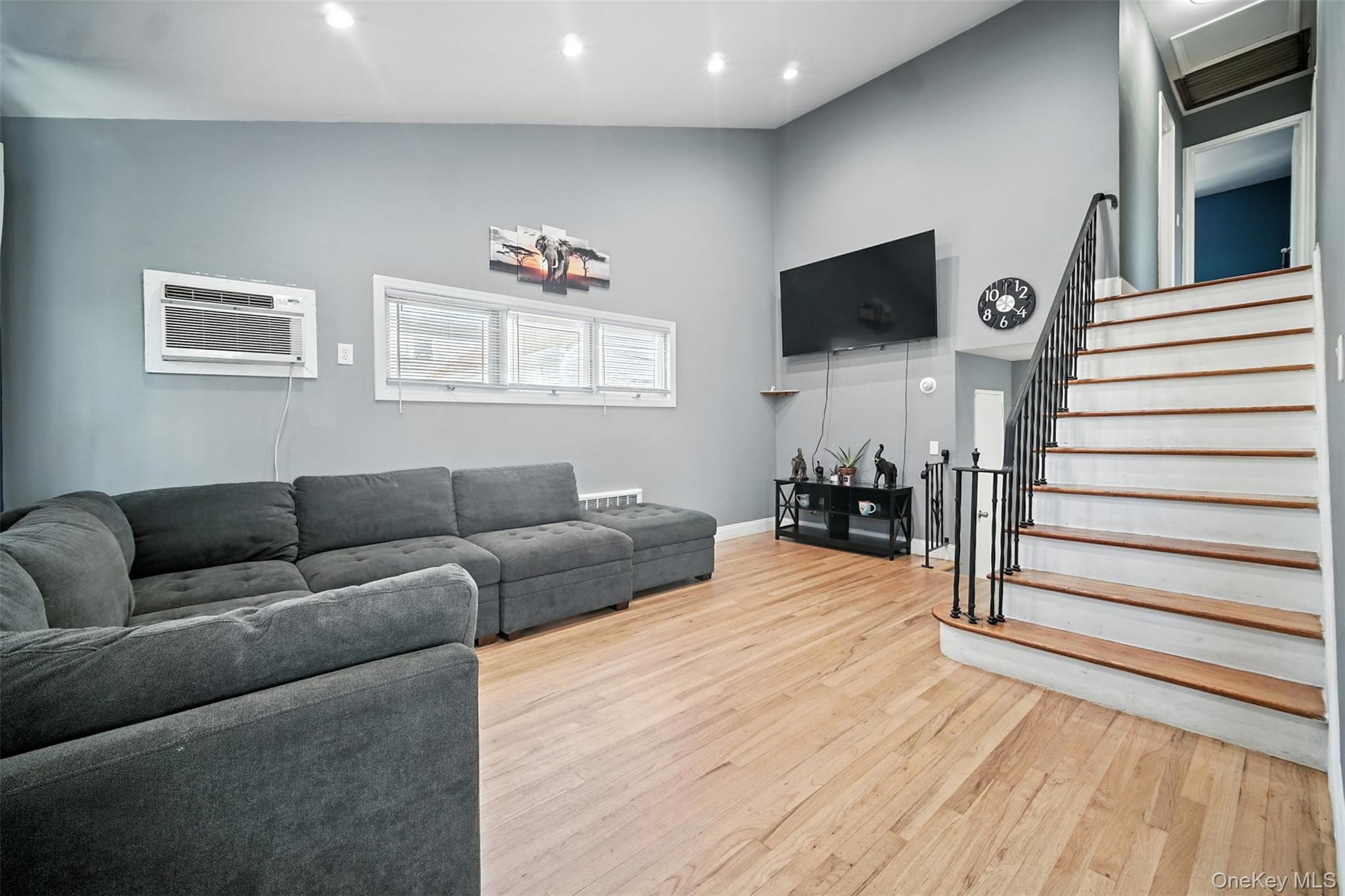 #5 photo, 112 Casper Street, Valley Stream , NY 11580