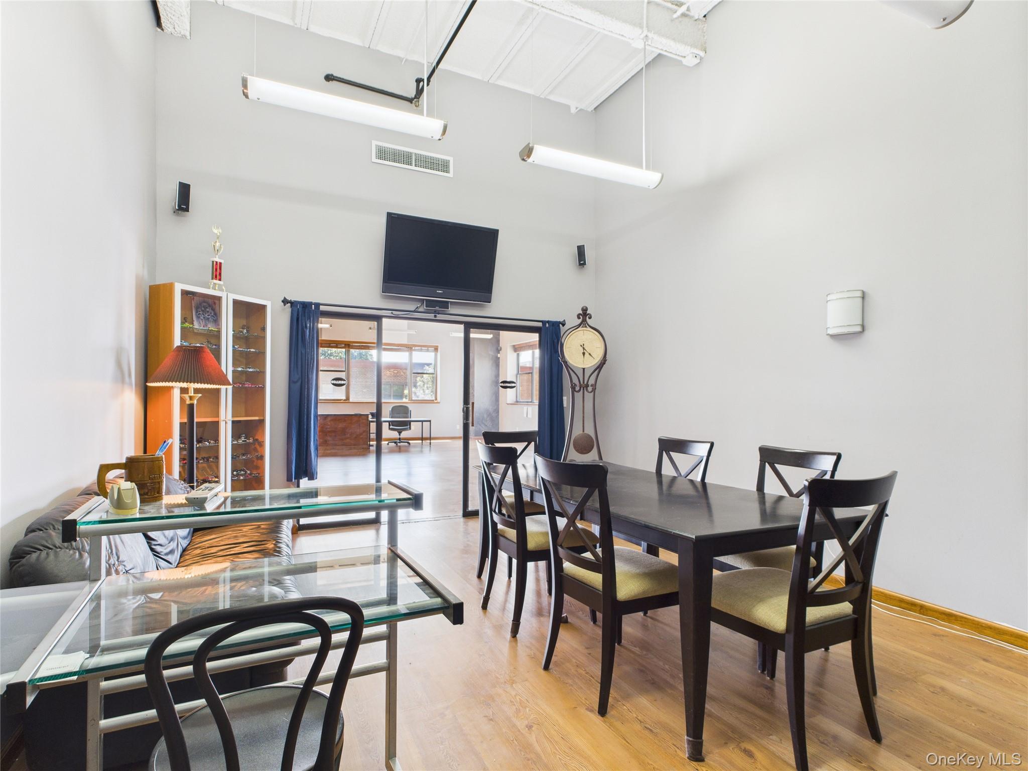 #10 photo, 1005 35th Avenue, クイーンズ区 Astoria , NY 11106