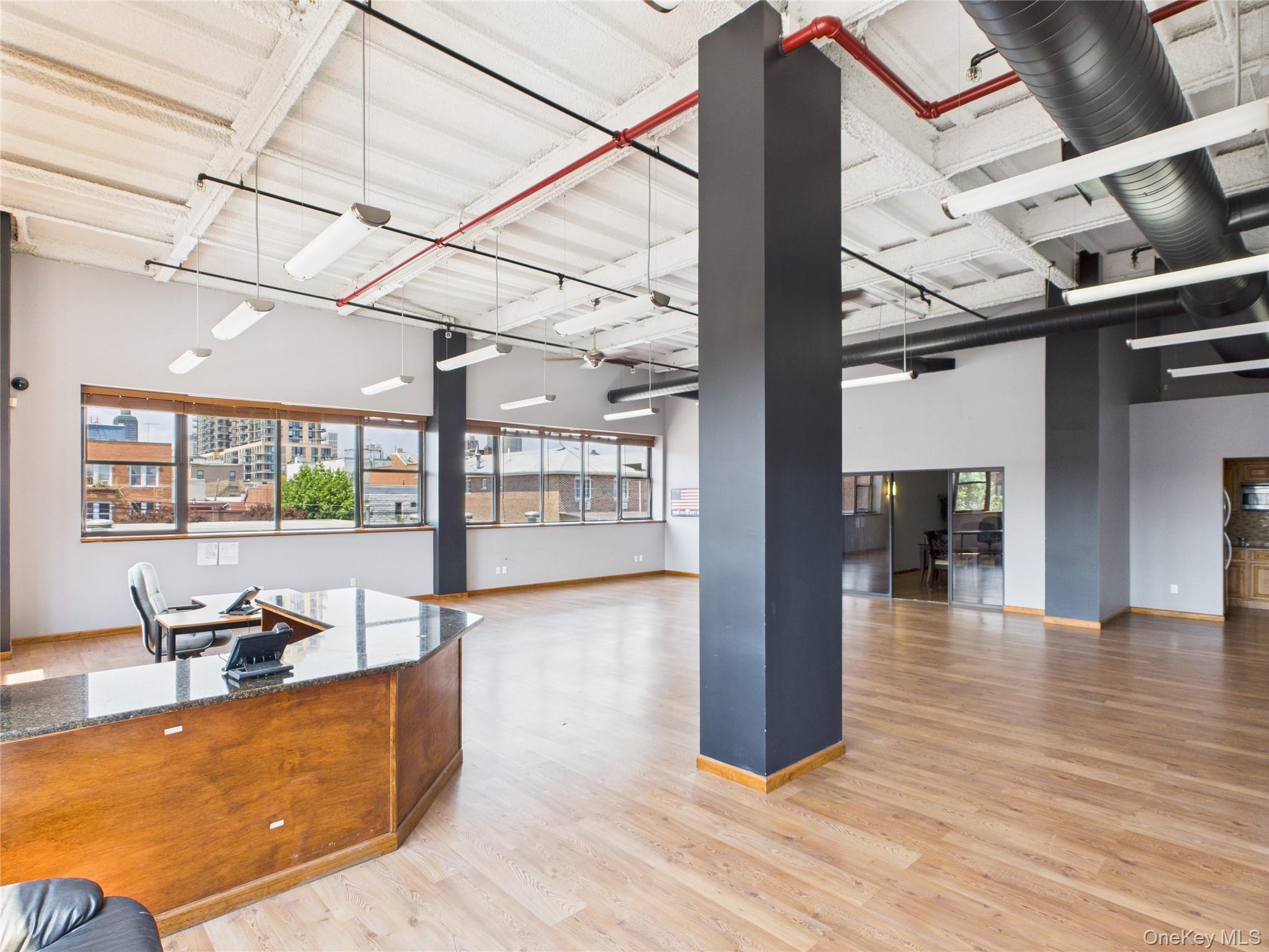 #16 photo, 1005 35th Avenue, クイーンズ区 Astoria , NY 11106