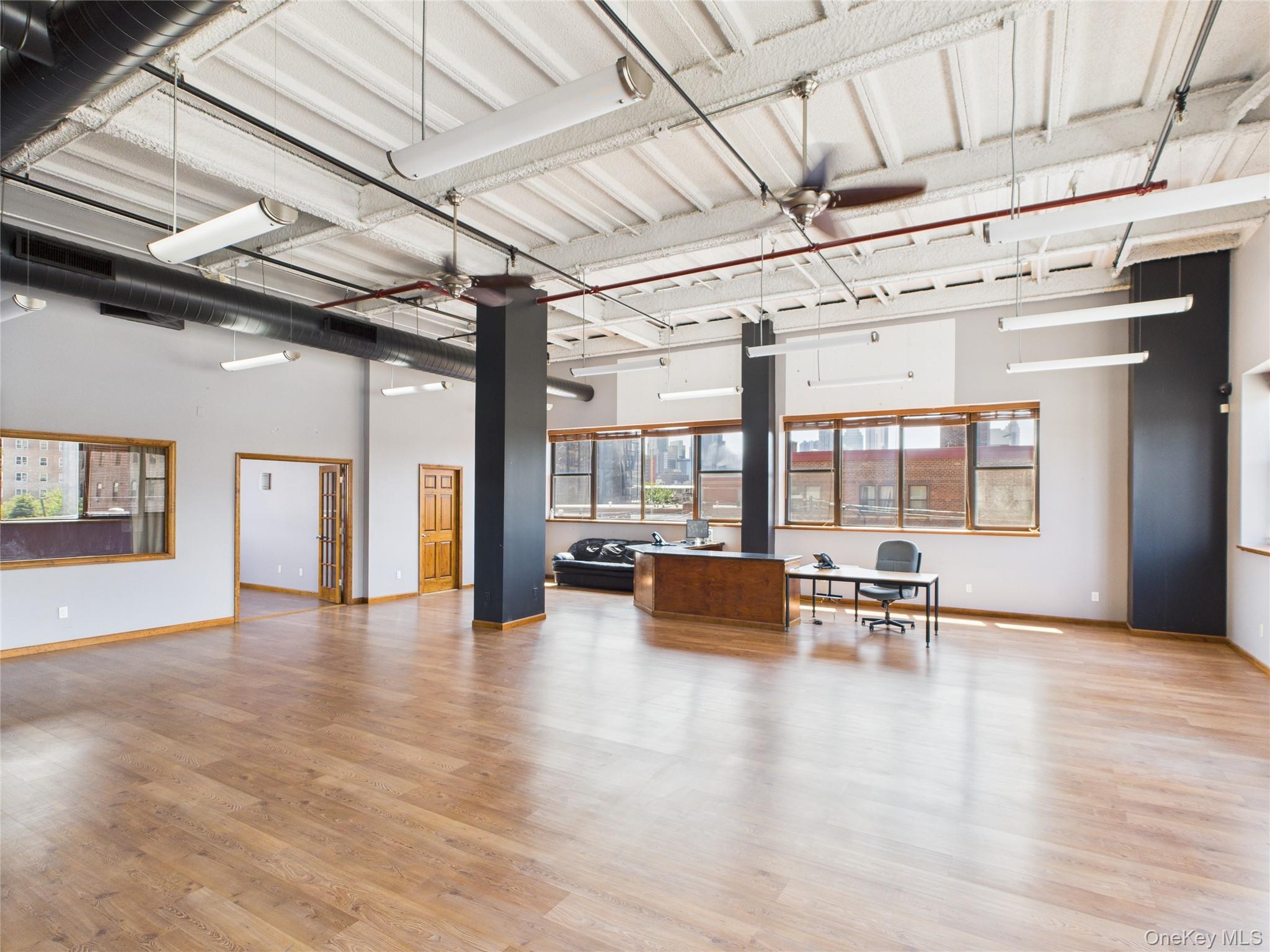 #19 photo, 1005 35th Avenue, クイーンズ区 Astoria , NY 11106