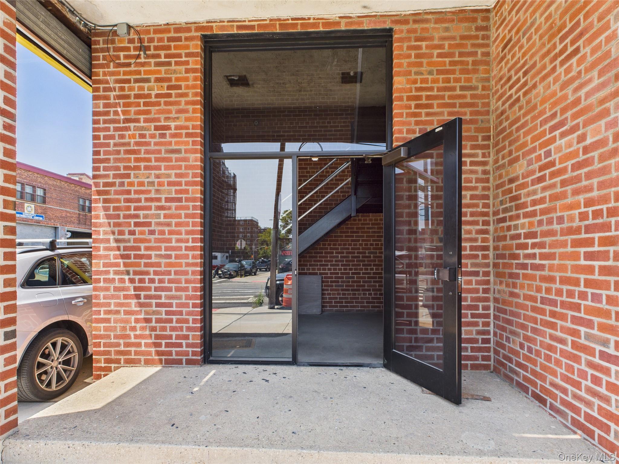 #2 photo, 1005 35th Avenue, クイーンズ区 Astoria , NY 11106