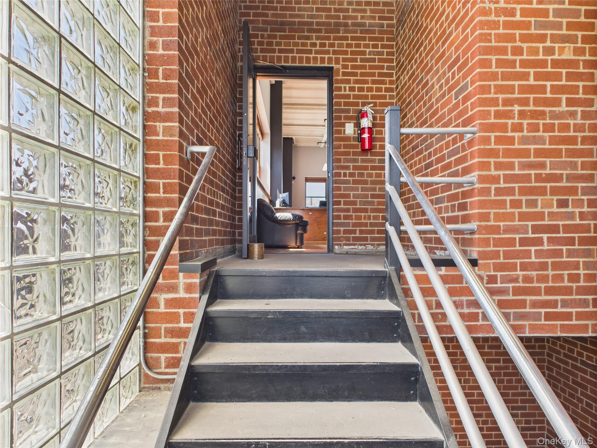 #4 photo, 1005 35th Avenue, クイーンズ区 Astoria , NY 11106