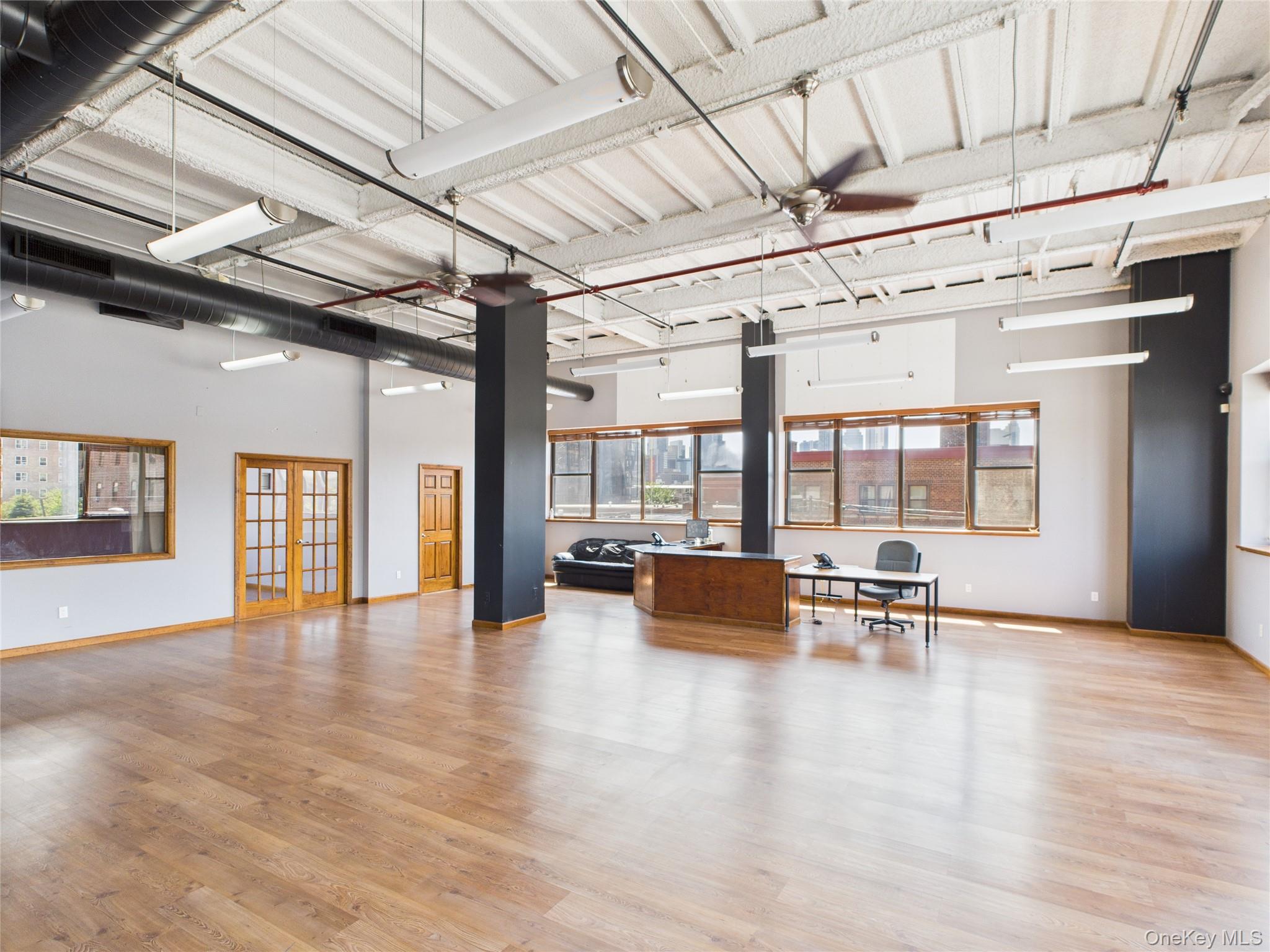 #7 photo, 1005 35th Avenue, クイーンズ区 Astoria , NY 11106