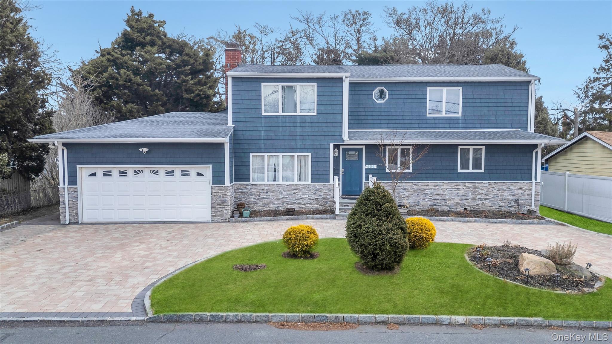 #1 photo, 534 S Greene Avenue, سوفولك Lindenhurst , NY 11757