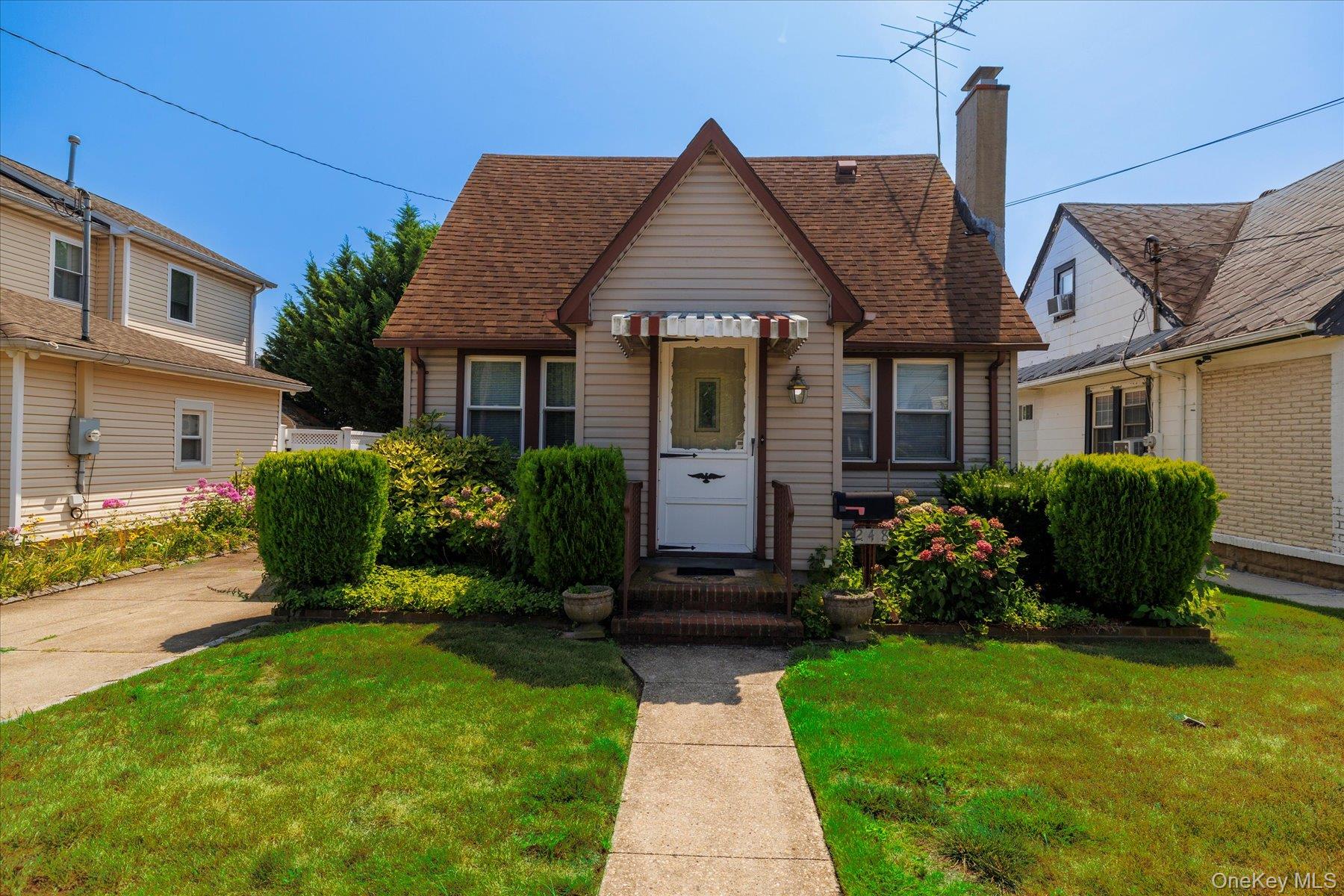 #1 photo, 248 New York Avenue, नासाउ काउंटी Oceanside , NY 11572