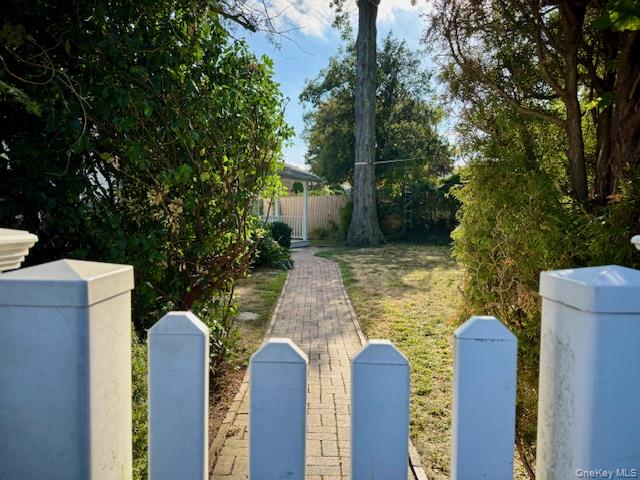 #2 photo, 1 Finnin Place, ナッソー郡 Bayville , NY 11709