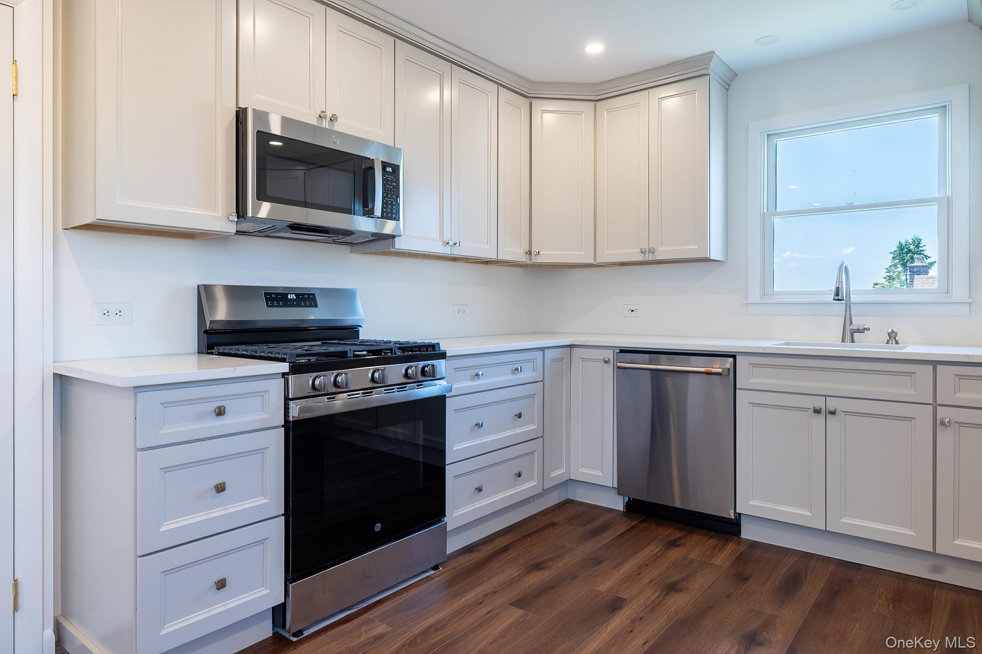 #2 photo, 107 E Woodside Avenue, West Harrison , NY 10604