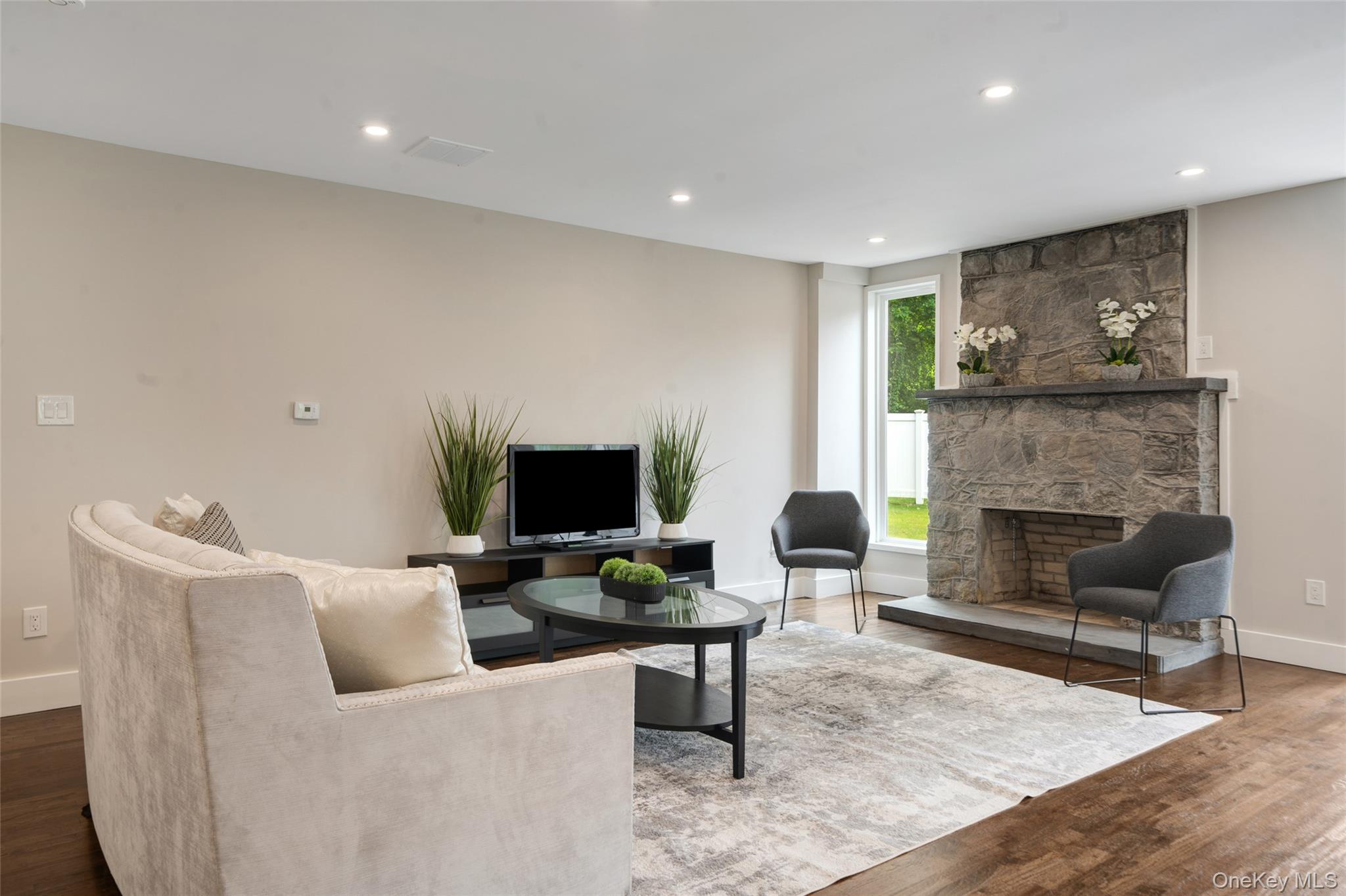 #2 photo, 390 E Main Street, サフォーク郡 Centerport , NY 11721