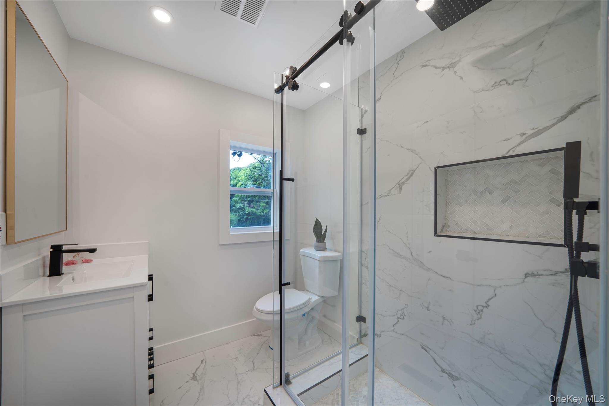 #20 photo, 390 E Main Street, サフォーク郡 Centerport , NY 11721