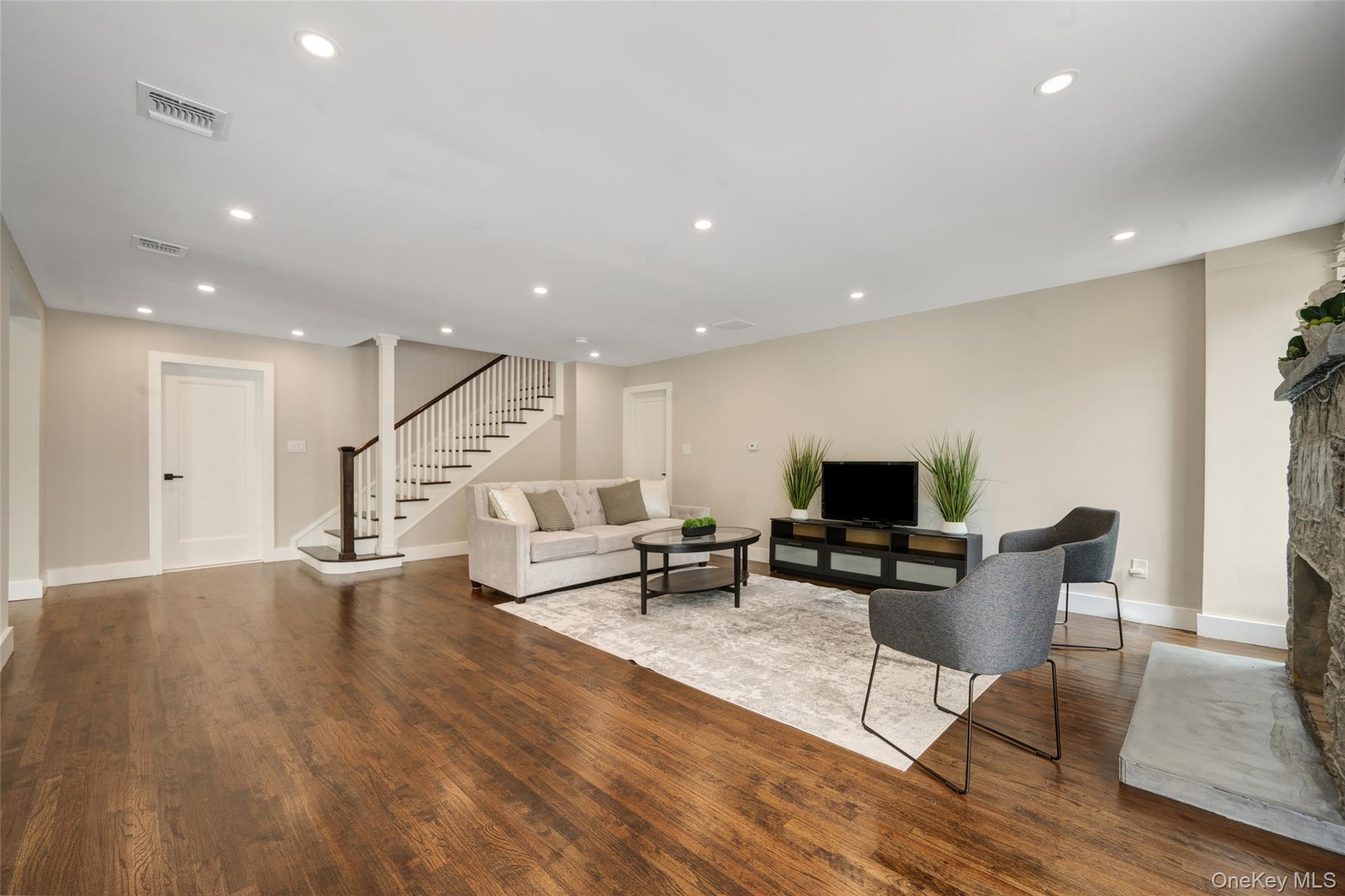 #4 photo, 390 E Main Street, サフォーク郡 Centerport , NY 11721