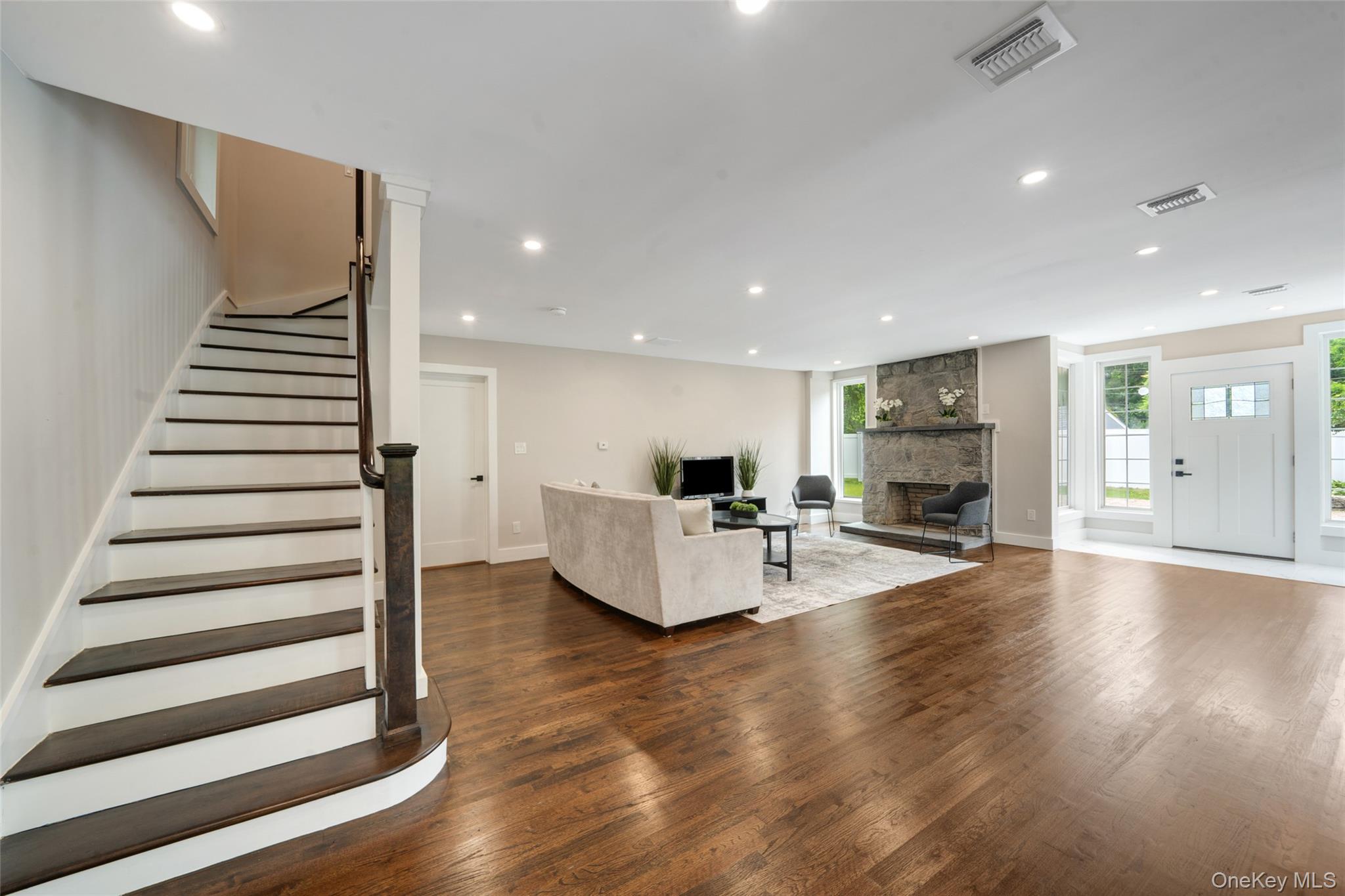 #5 photo, 390 E Main Street, サフォーク郡 Centerport , NY 11721