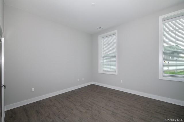 #8 photo, 75 Circle Drive, サフォーク郡 Central Islip , NY 11722