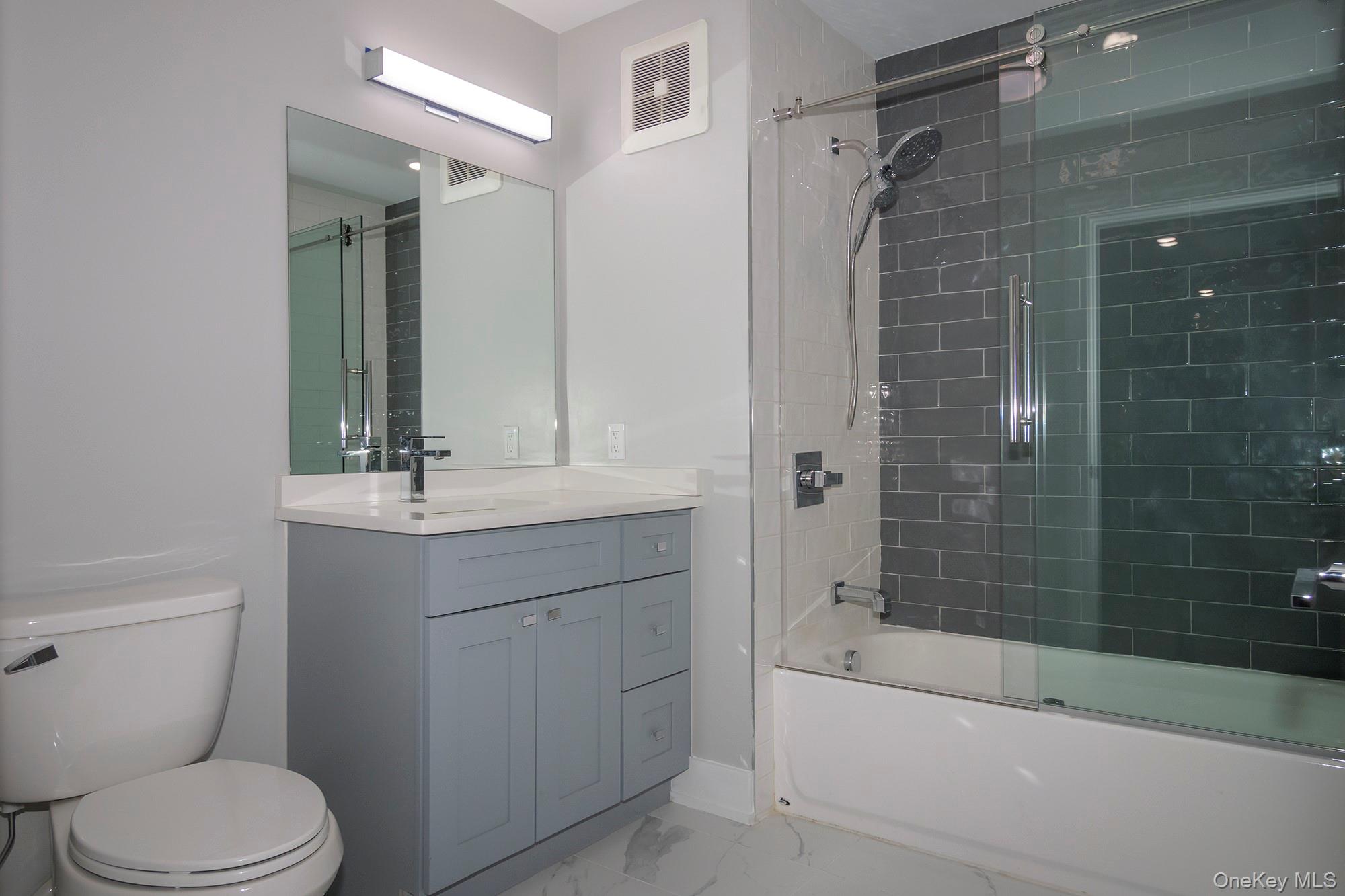 #13 photo, 75 Circle Drive, サフォーク郡 Central Islip , NY 11722