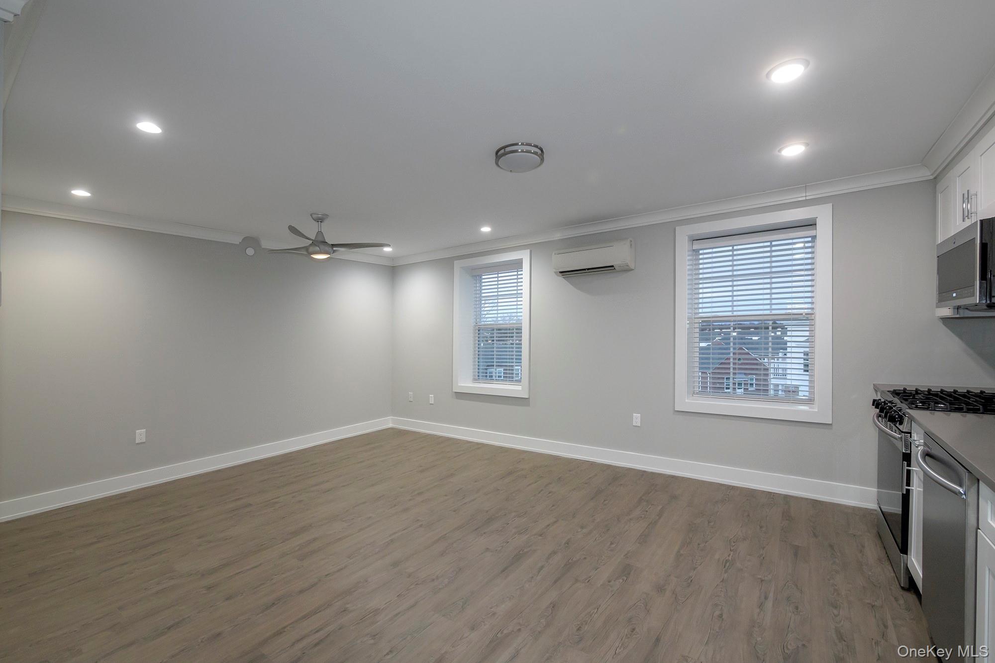 #8 photo, 75 Circle Drive, サフォーク郡 Central Islip , NY 11722