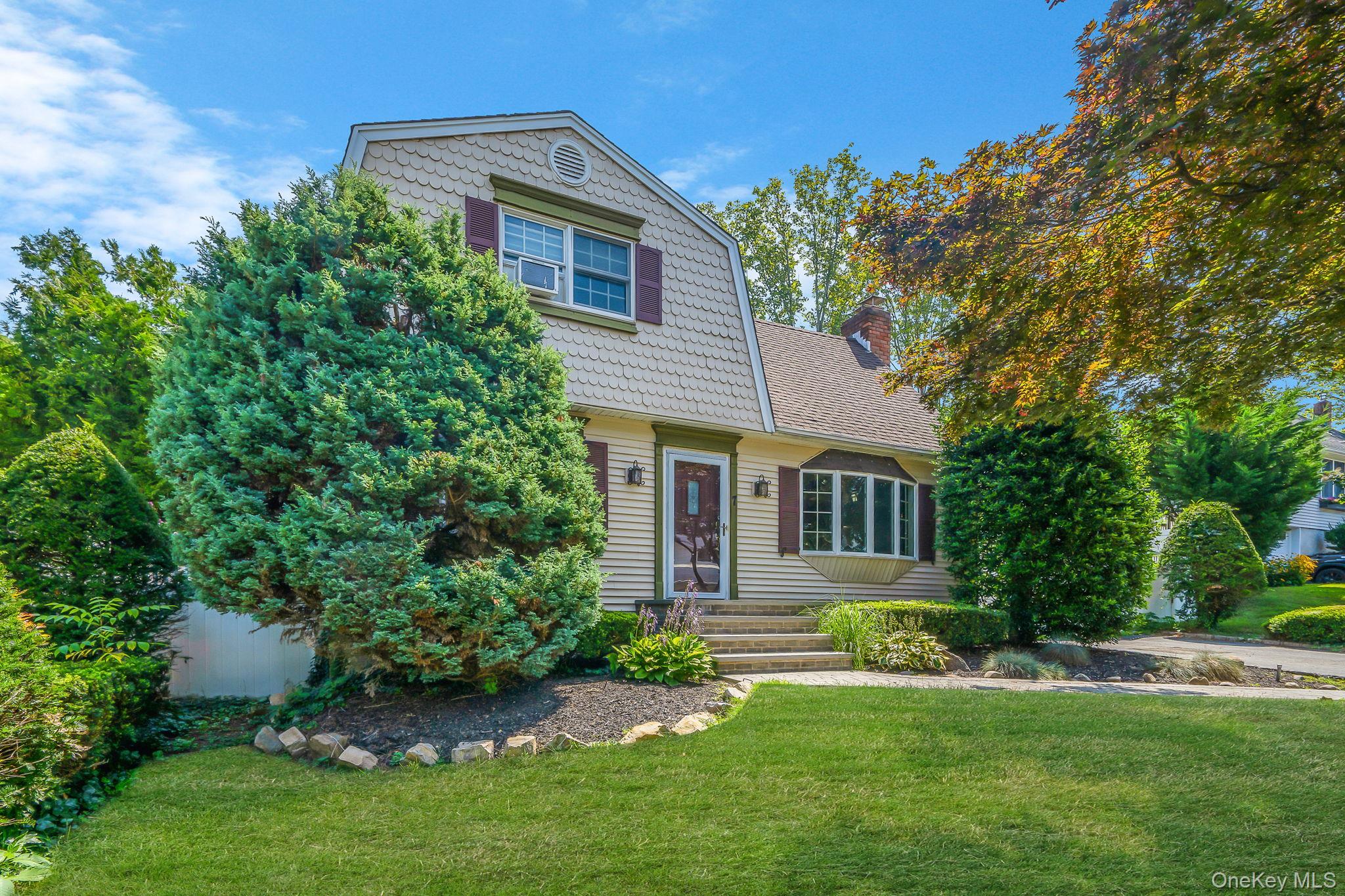 #1 photo, 7 Woodruff Court, Huntington , NY 11743