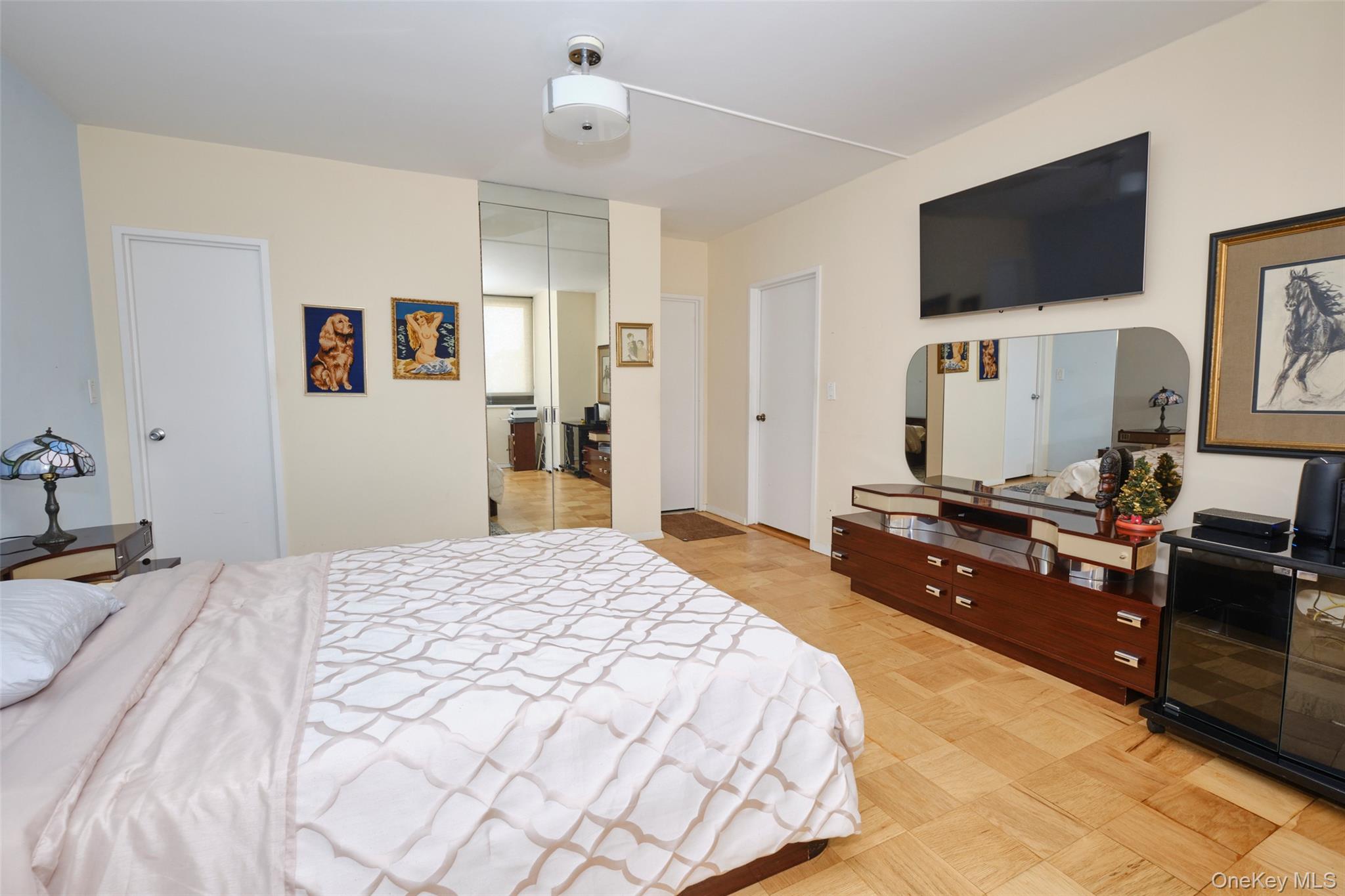 #13 photo, 27110 Grand Central Parkway, クイーンズ区 Floral Park , NY 11005