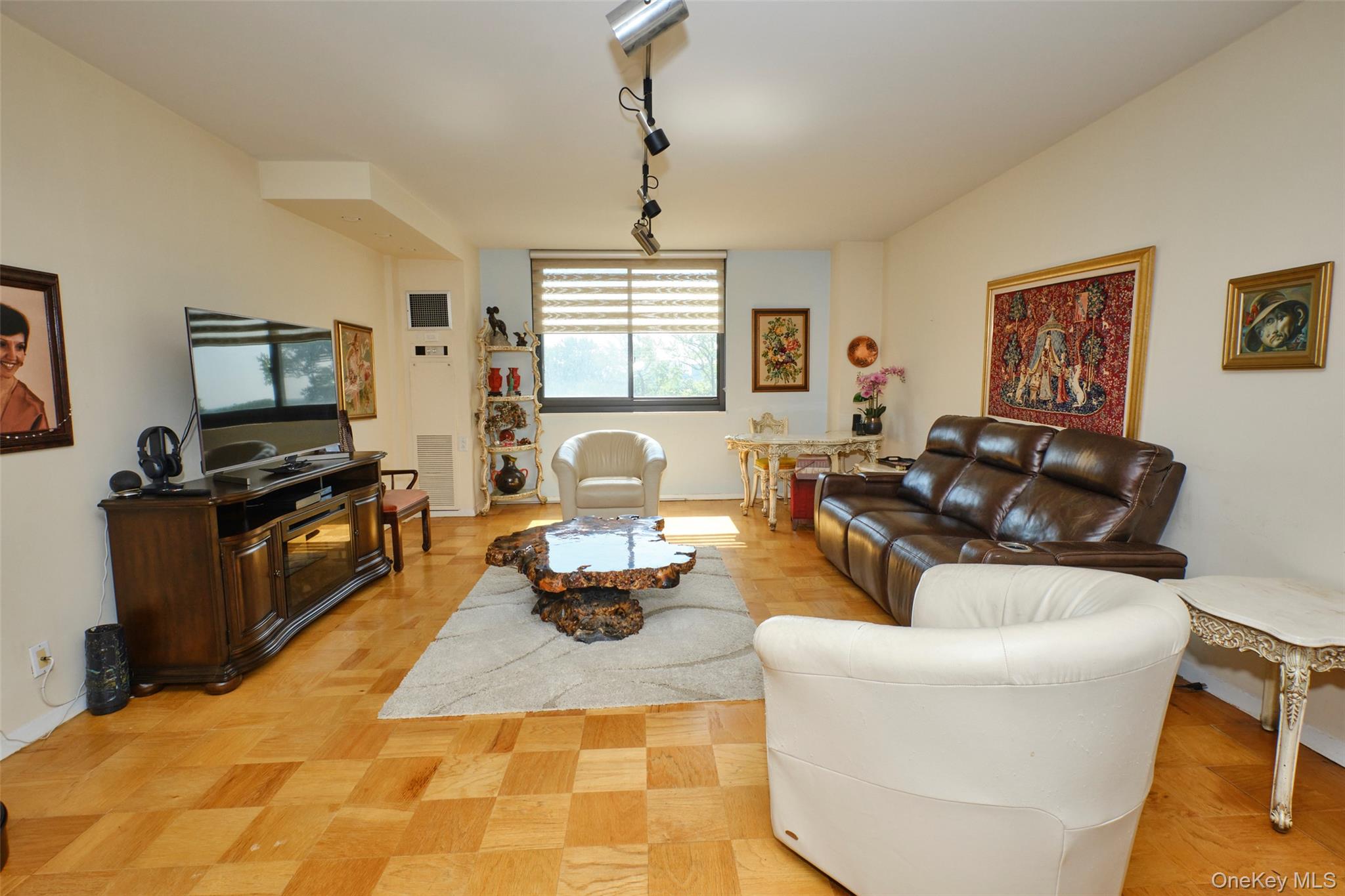 #6 photo, 27110 Grand Central Parkway, クイーンズ区 Floral Park , NY 11005