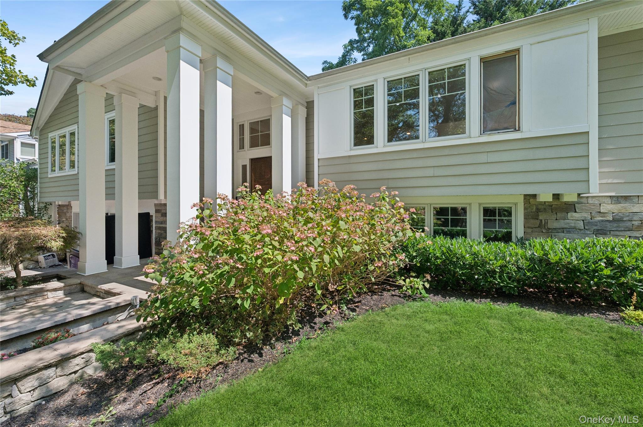 #1 photo, 19 Anthony Court, सफ़ोक काउंटी Huntington , NY 11743