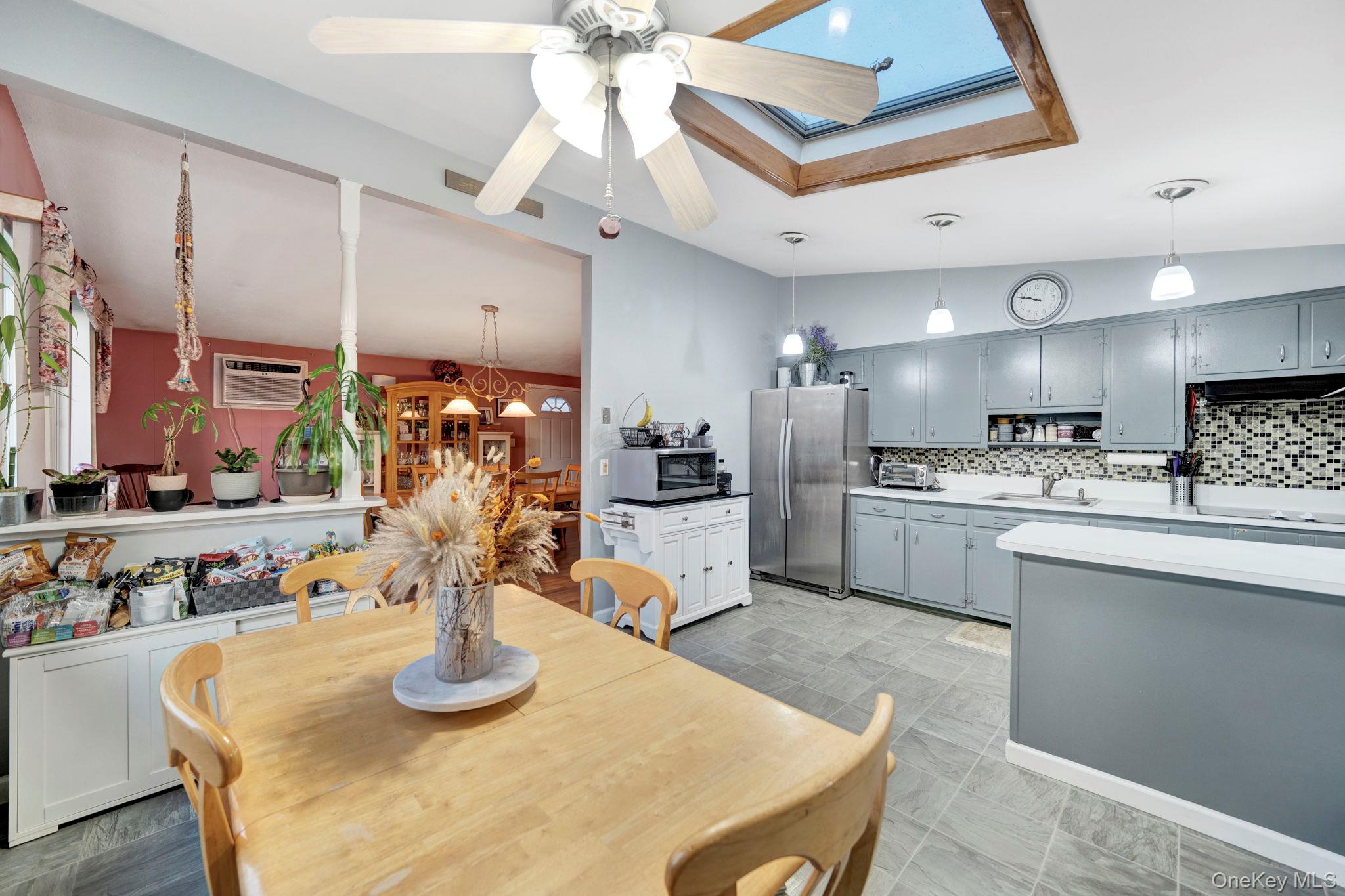 #12 photo, 64 Montgomery Avenue, サフォーク郡 West Babylon , NY 11704