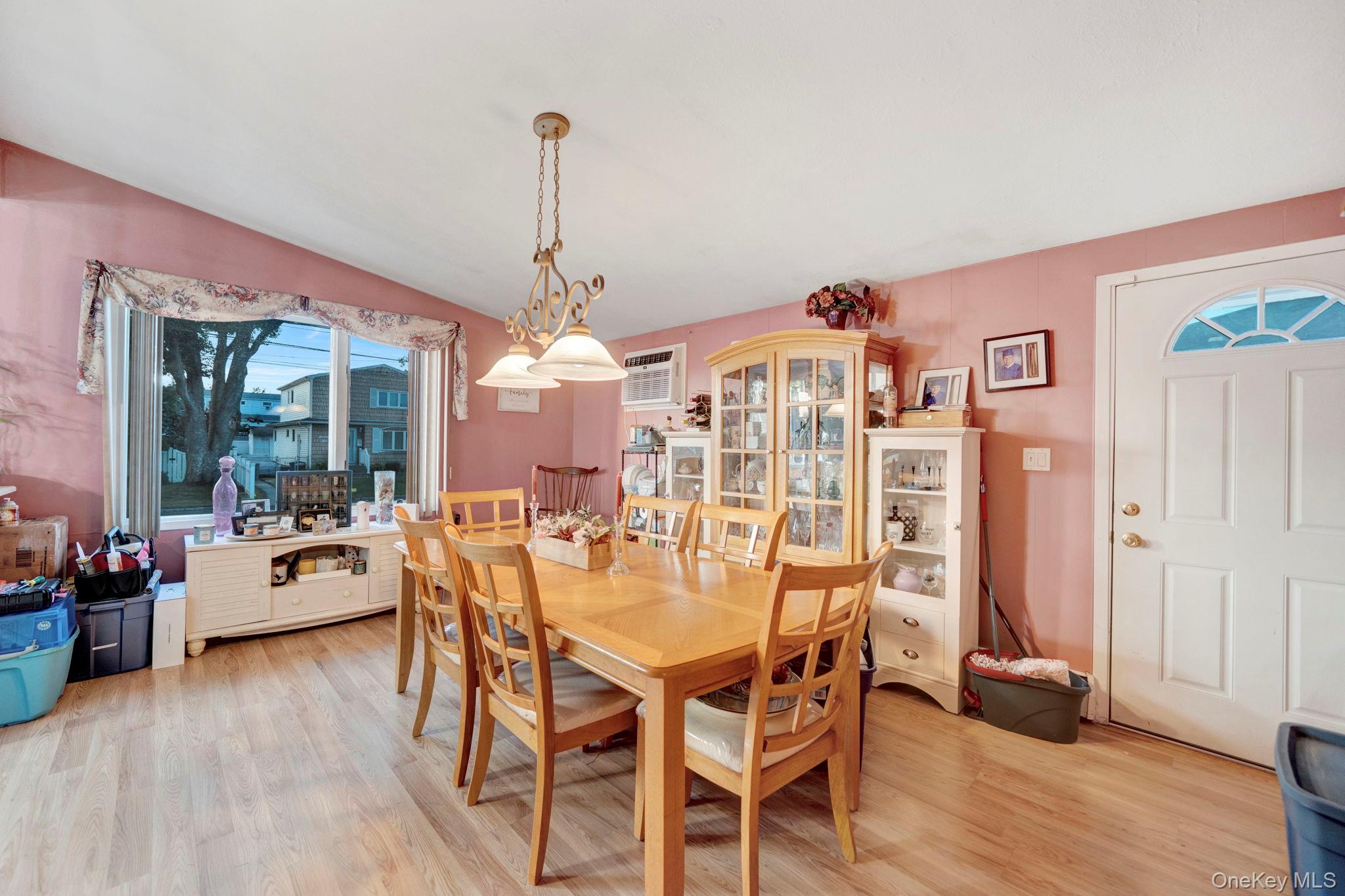 #13 photo, 64 Montgomery Avenue, サフォーク郡 West Babylon , NY 11704