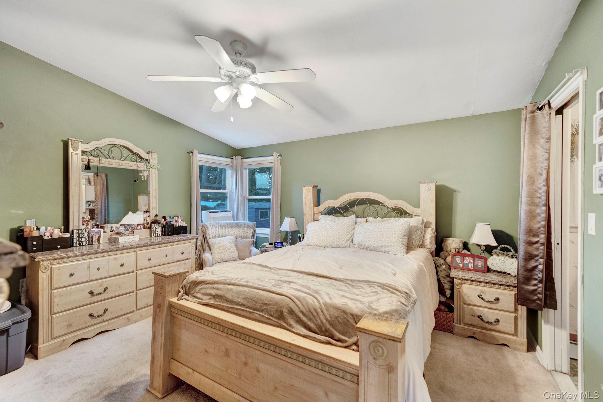 #16 photo, 64 Montgomery Avenue, サフォーク郡 West Babylon , NY 11704