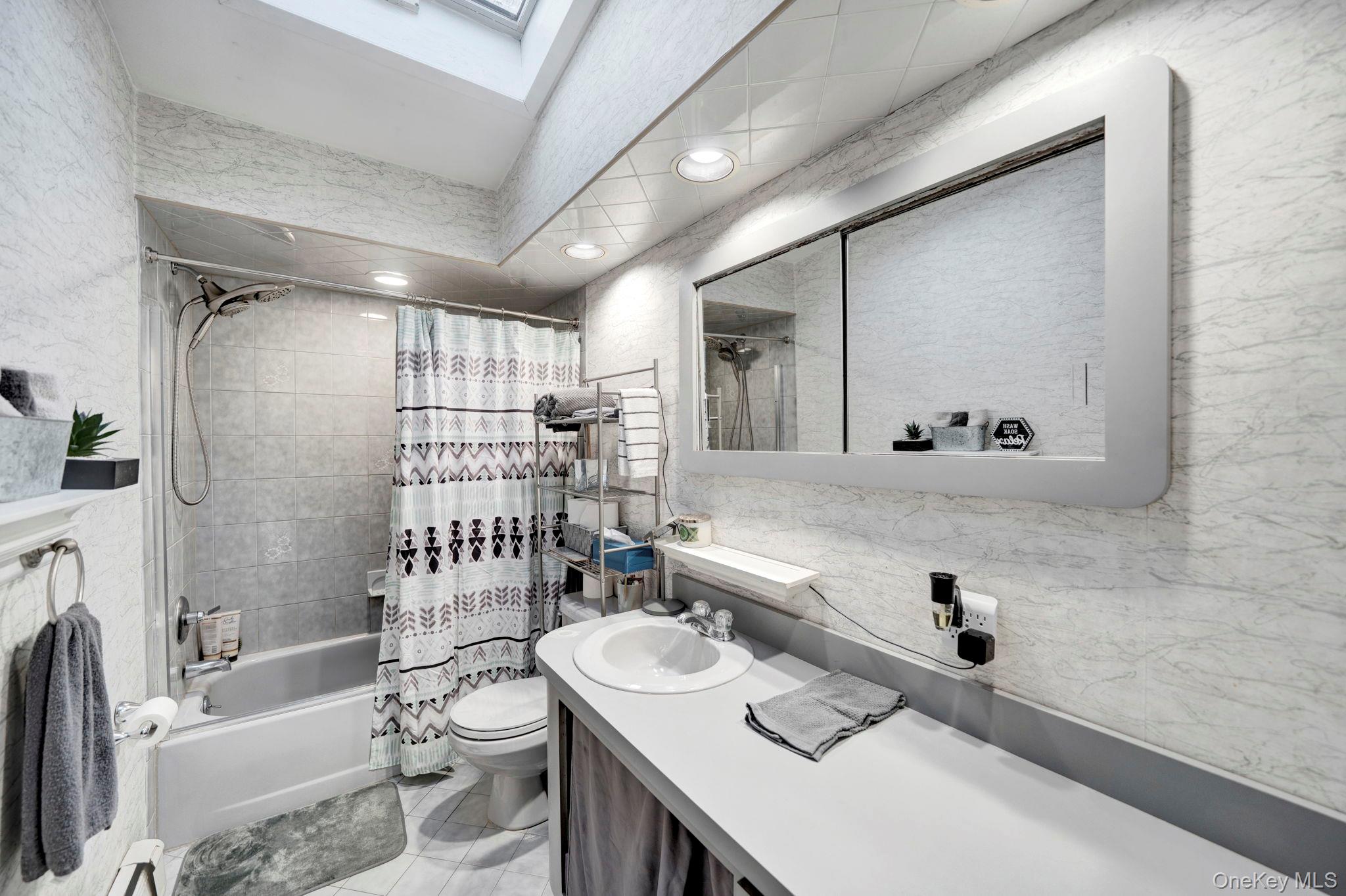 #20 photo, 64 Montgomery Avenue, サフォーク郡 West Babylon , NY 11704