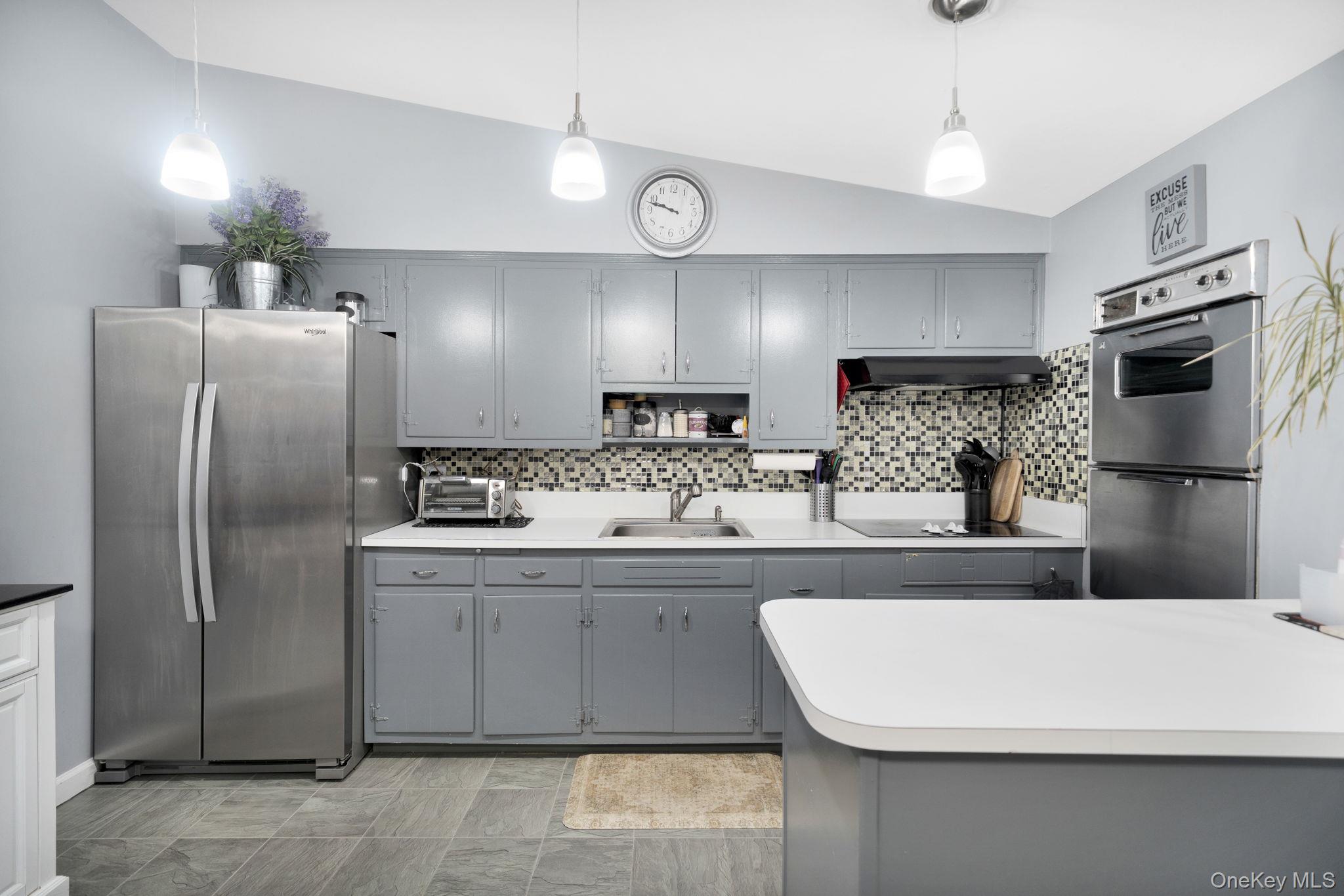 #9 photo, 64 Montgomery Avenue, サフォーク郡 West Babylon , NY 11704