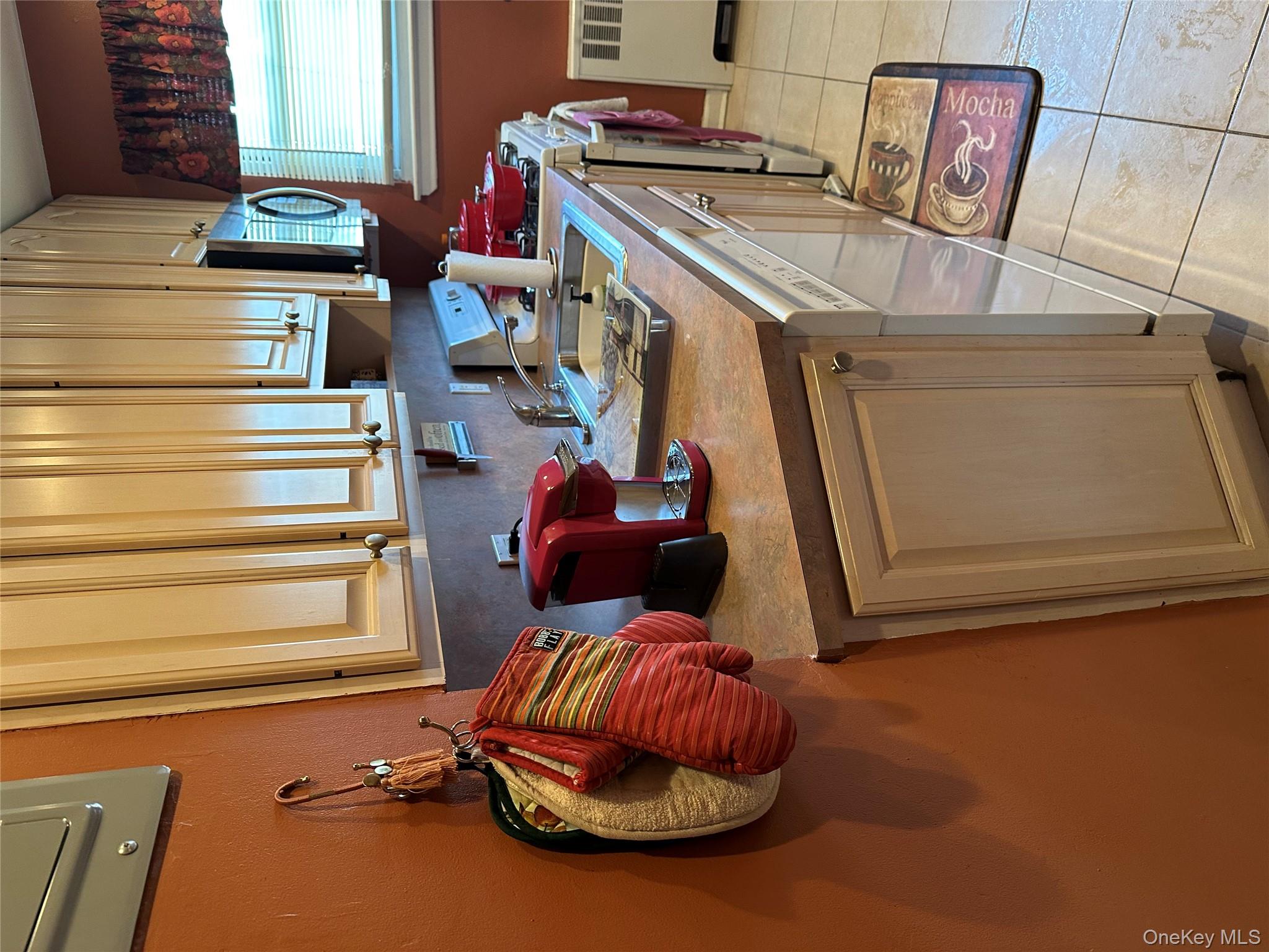 #6 photo, 81-49 268th Street, Floral Park , NY 11040