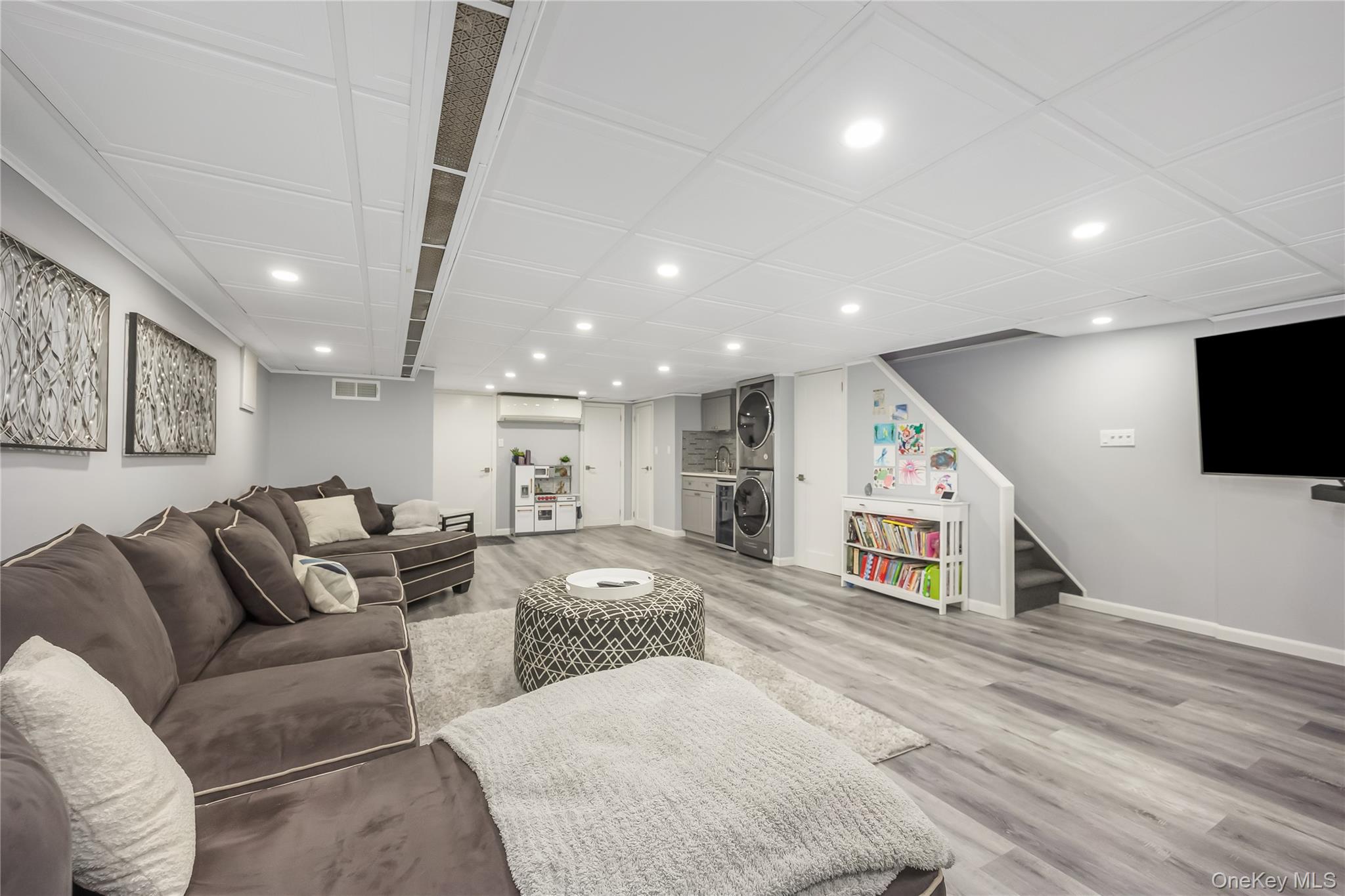 #16 photo, 64-83 83rd Place, Middle Village , NY 11379