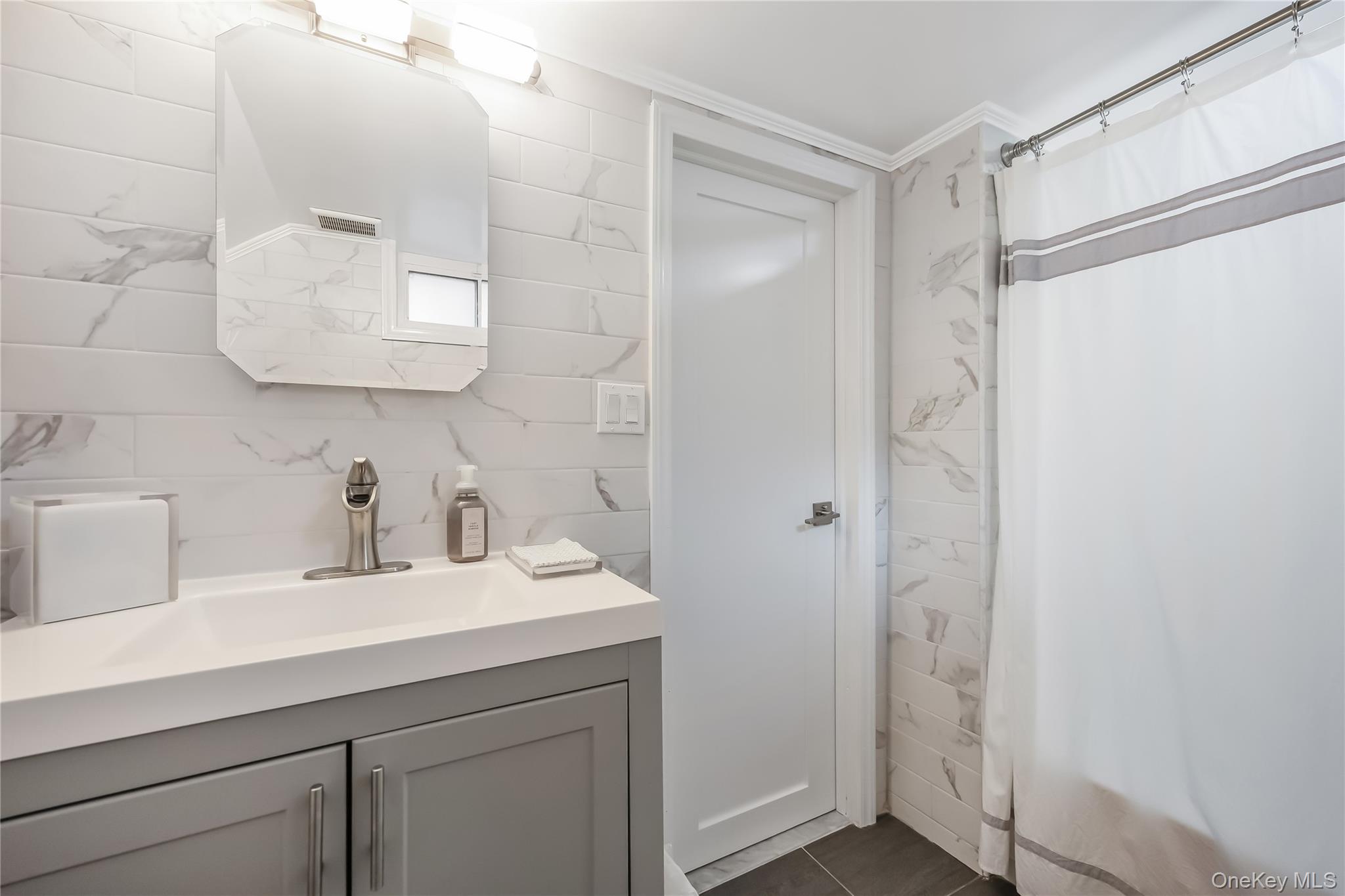 #19 photo, 64-83 83rd Place, Middle Village , NY 11379